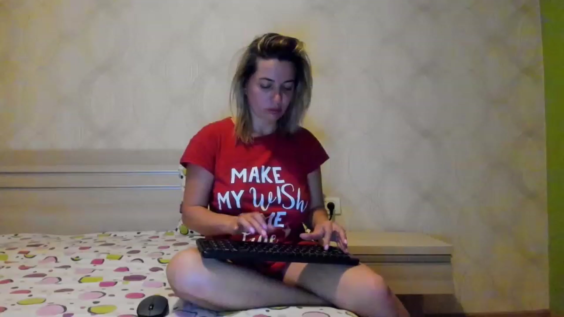 Gallery image thumbnail from A_Butterfly_1's myfreecams stream on, 06/06/2023, 19:08 image 15 of 20