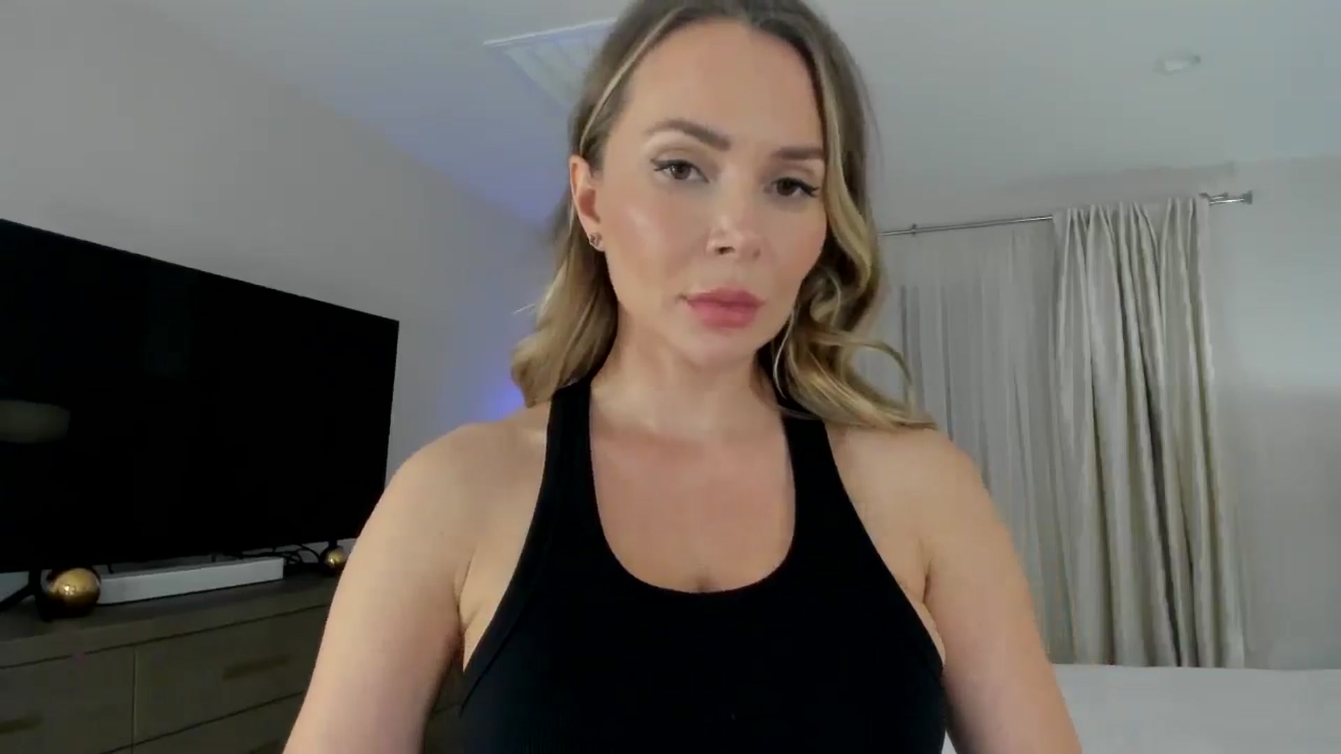 Gallery image thumbnail from A_Cult's myfreecams stream on, 12/17/2024, 02:58 image 19 of 20