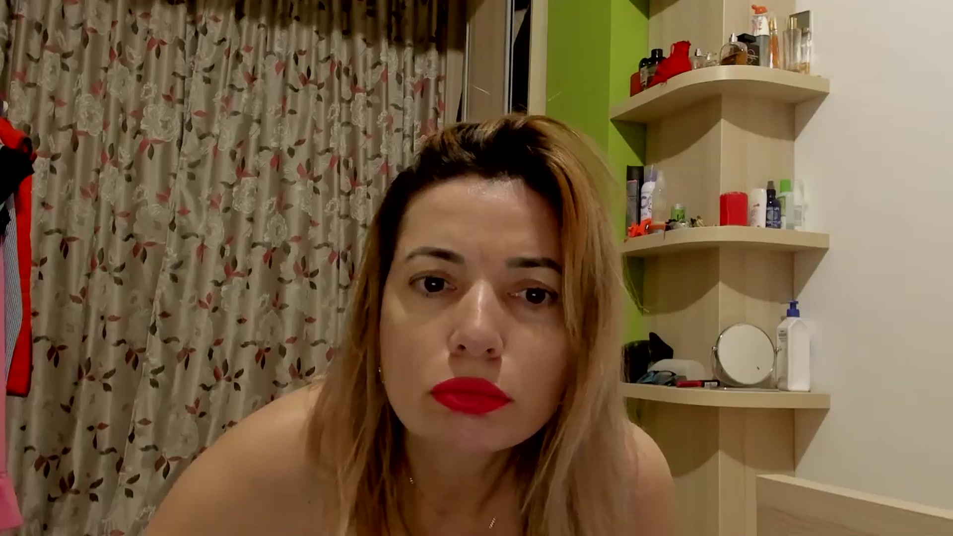 Gallery image thumbnail from A_Happy_Place's myfreecams stream on, 04/17/2026, 21:14 image 14 of 20