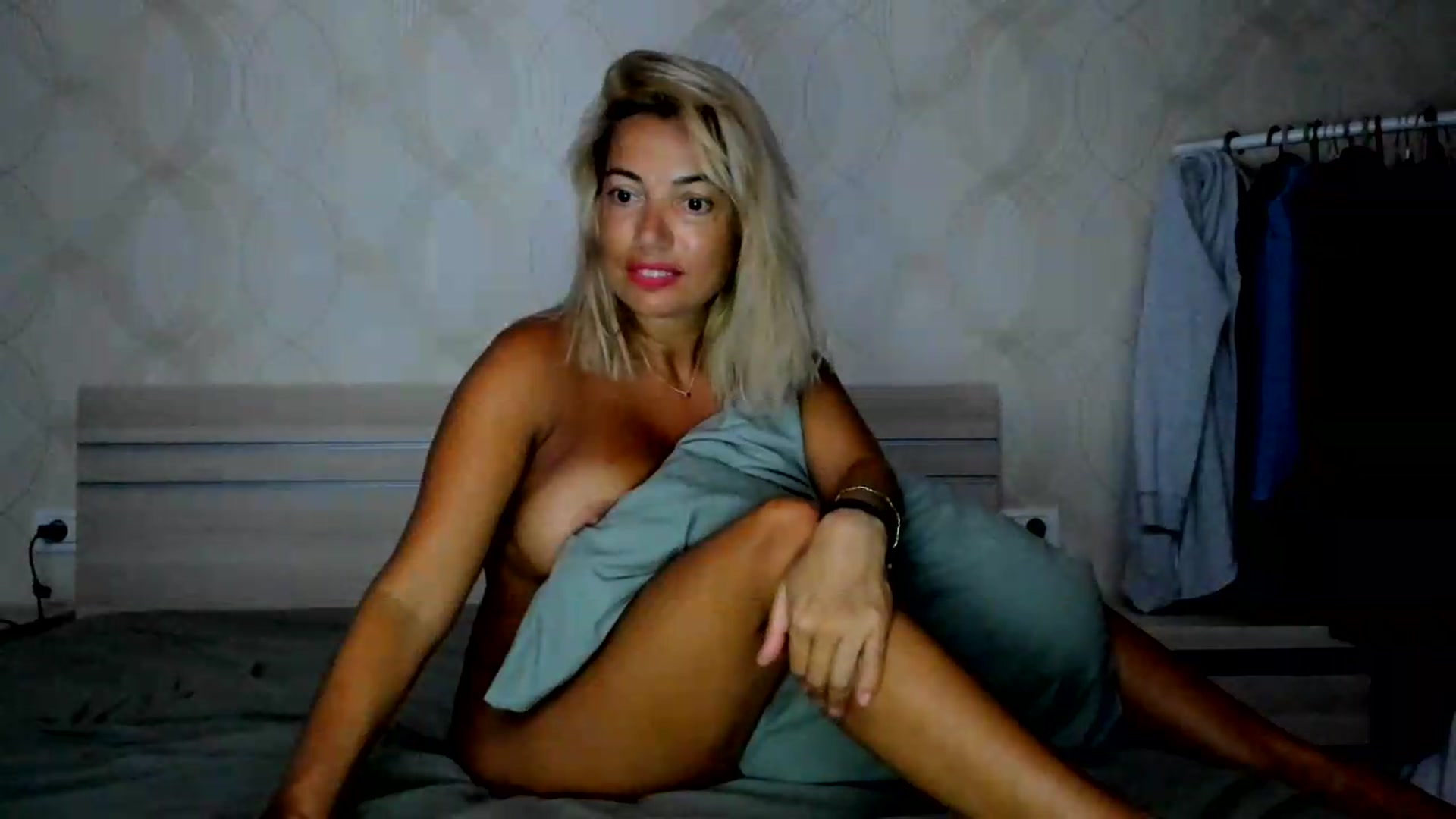 Gallery image thumbnail from A_Happy_Place's myfreecams stream on, 06/22/2026, 21:04 image 16 of 20