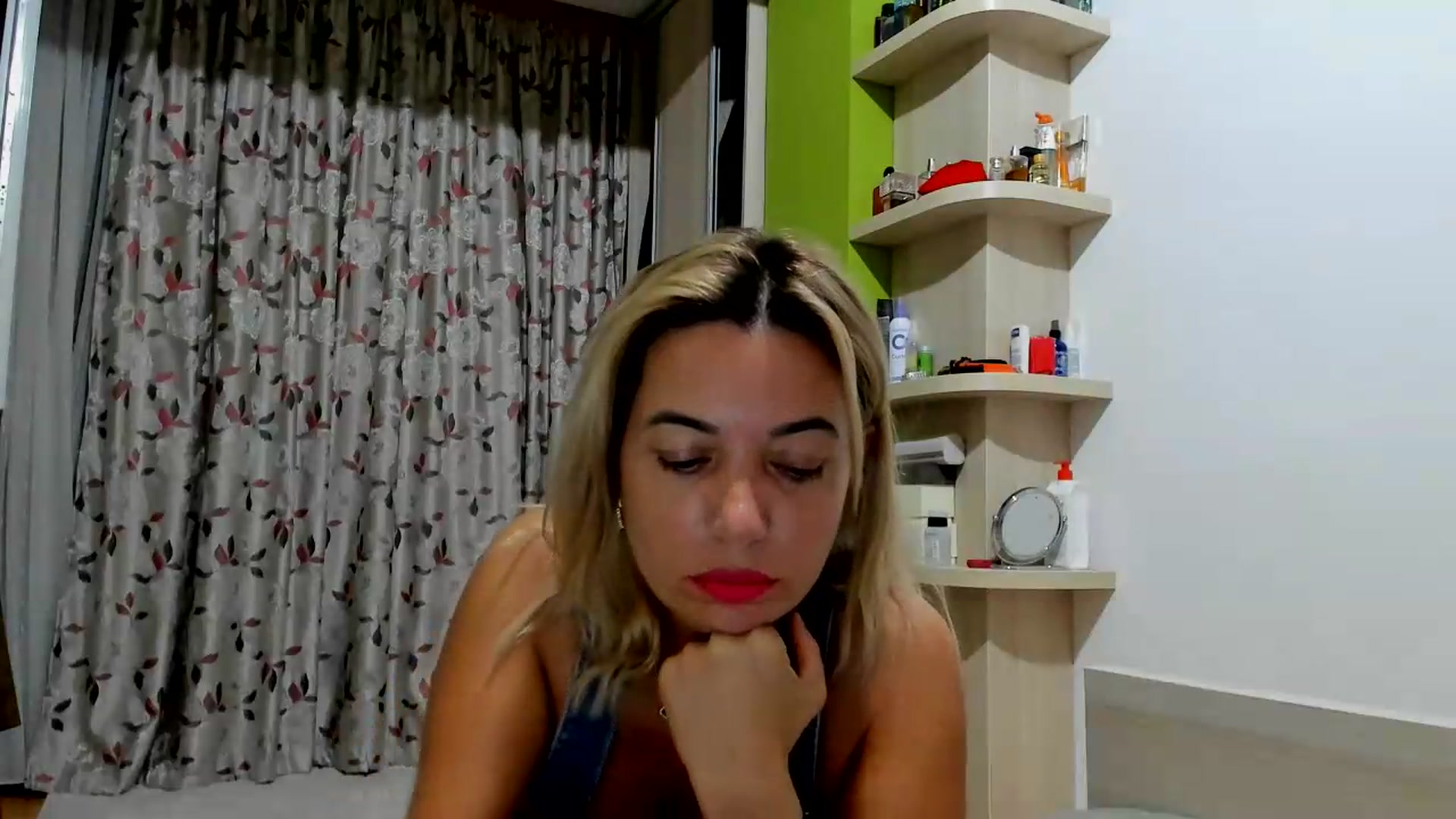 Gallery image thumbnail from A_Happy_Place's myfreecams stream on, 07/27/2026, 20:32 image 19 of 20