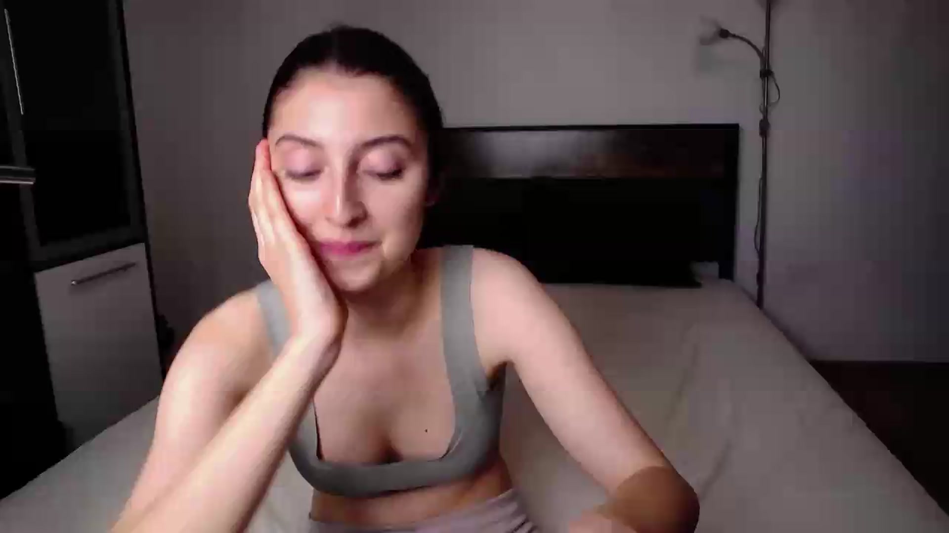 Gallery image thumbnail from A_Ria's myfreecams stream on, 06/26/2026, 01:31 image 14 of 20