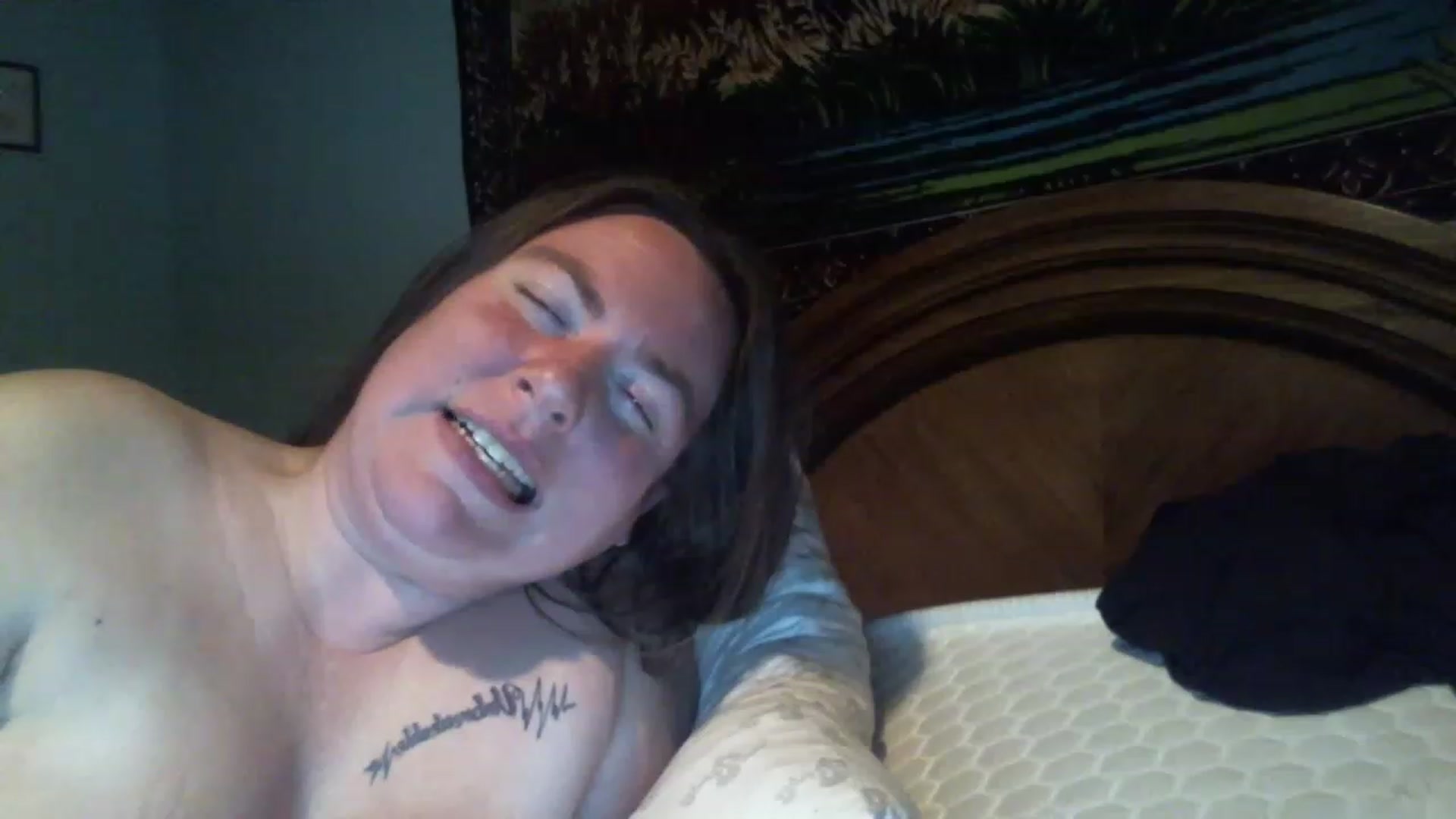 Gallery image thumbnail from A_Sexy_Vyxen's myfreecams stream on, 11/16/2022, 07:44 image 17 of 20
