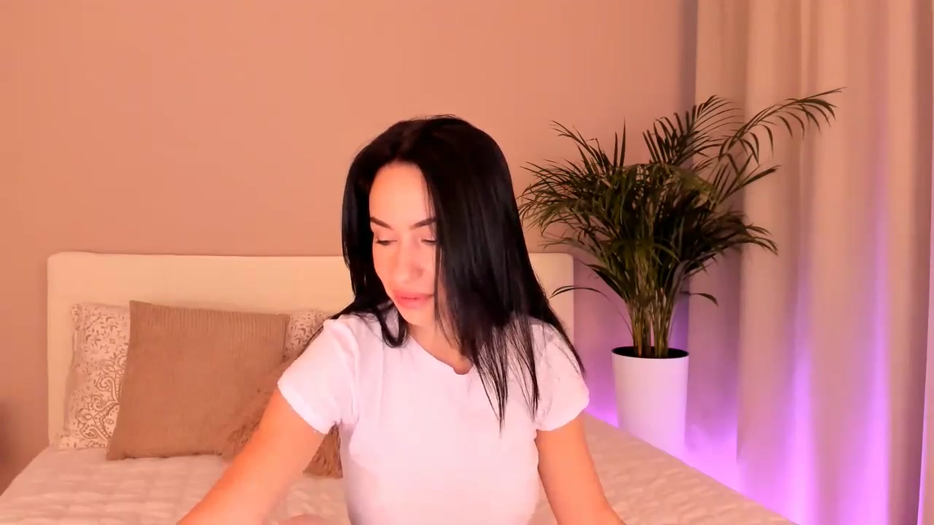 Gallery image thumbnail from A__N_A_'s myfreecams stream on, 08/26/2024, 04:38 image 13 of 20
