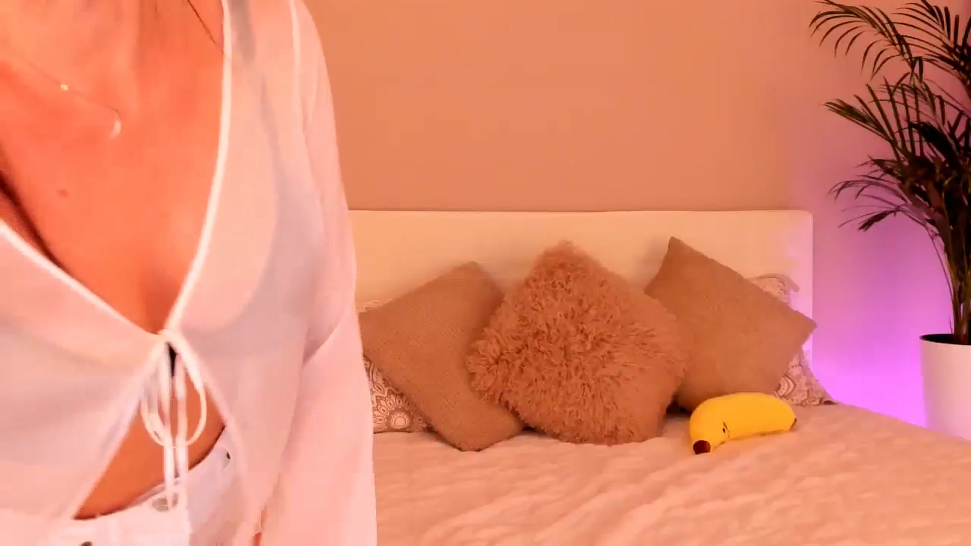 Gallery image thumbnail from A__N_A_'s myfreecams stream on, 09/28/2024, 17:54 image 13 of 20