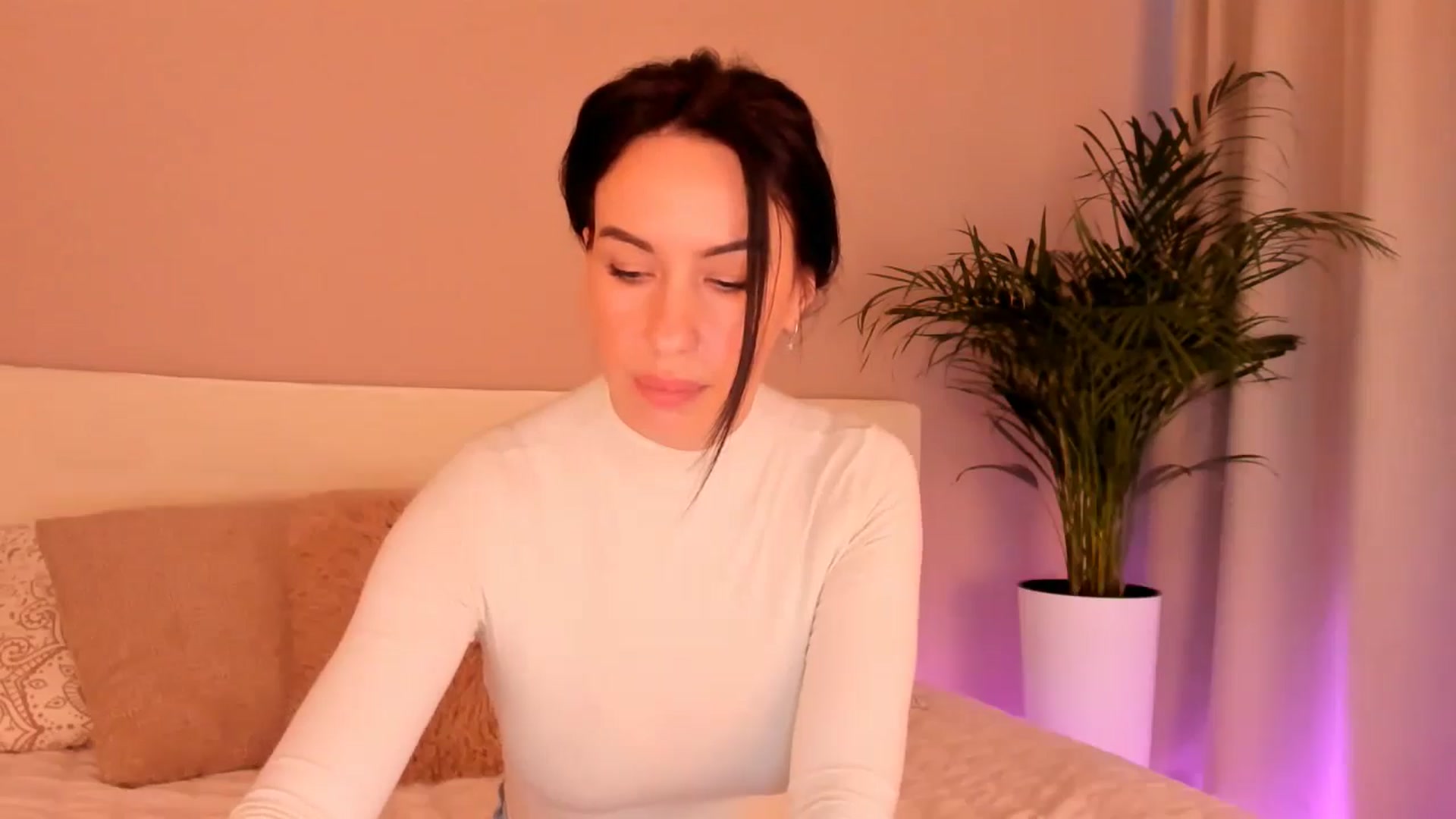 Gallery image thumbnail from A__N_A_'s myfreecams stream on, 10/08/2024, 08:20 image 14 of 20
