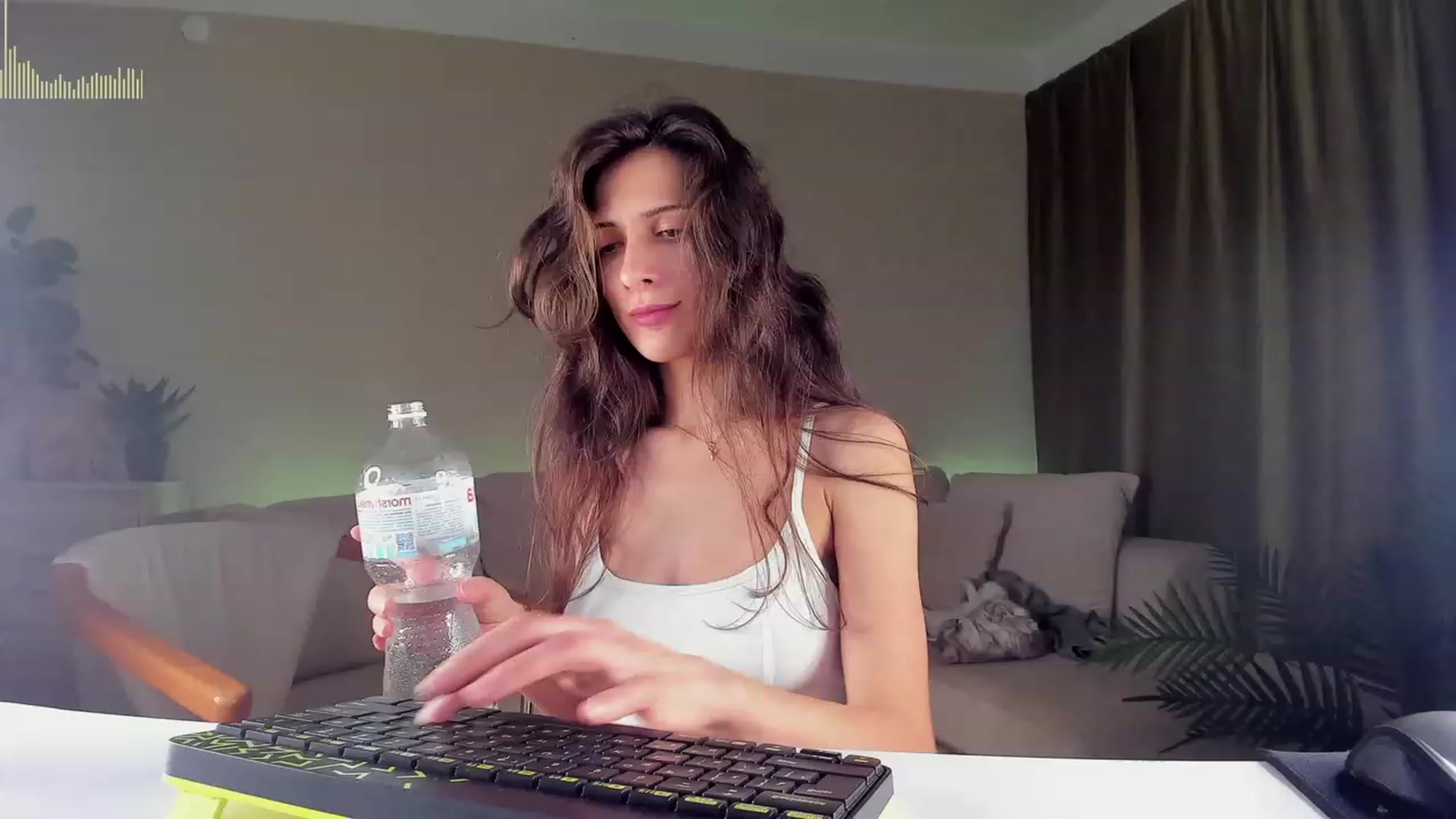 Gallery image thumbnail from A__N__A's myfreecams stream on, 12/10/2022, 24:52 image 4 of 20