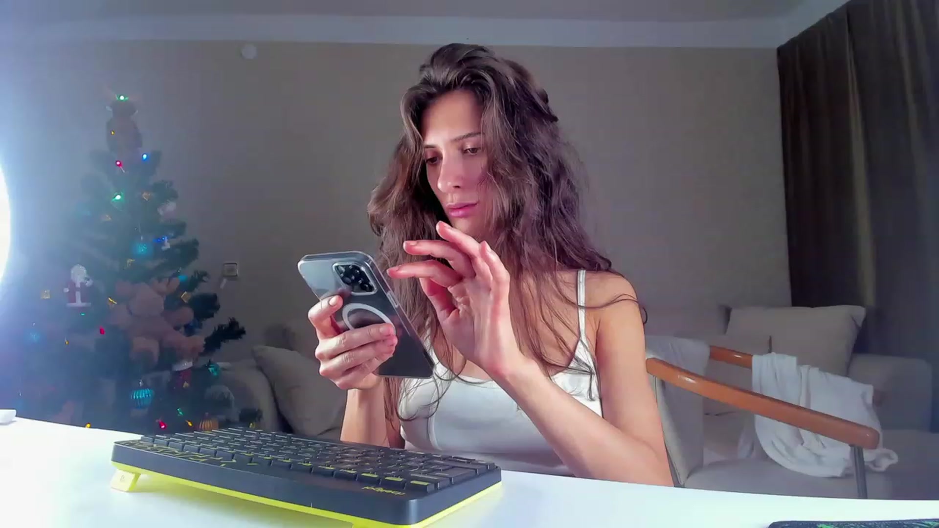 Gallery image thumbnail from A__N__A's myfreecams stream on, 12/13/2022, 01:49 image 18 of 20