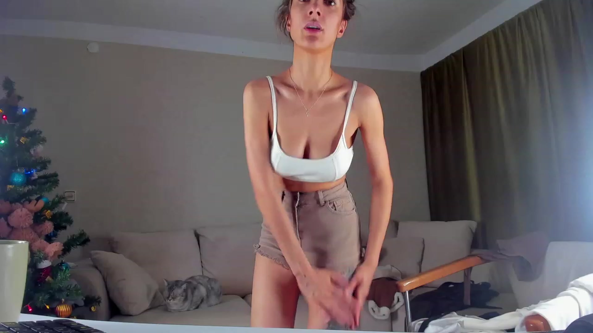 Gallery image thumbnail from A__N__A's myfreecams stream on, 12/13/2022, 04:02 image 5 of 20