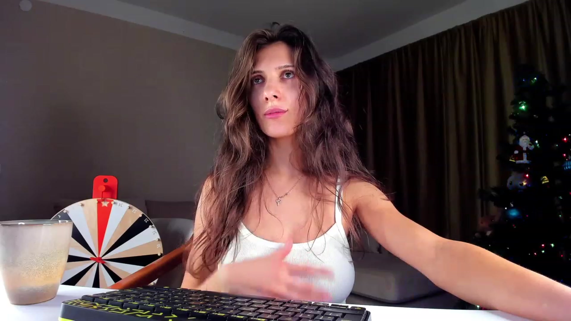Gallery image thumbnail from A__N__A's myfreecams stream on, 12/25/2022, 21:49 image 20 of 20