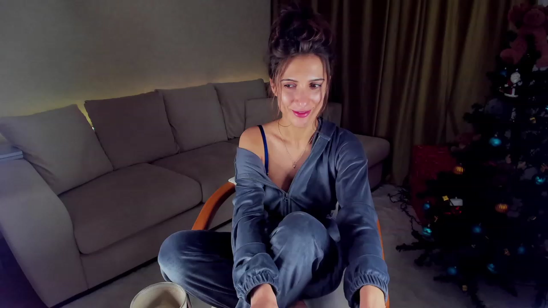 Gallery image thumbnail from A__N__A's myfreecams stream on, 12/29/2022, 03:36 image 15 of 20