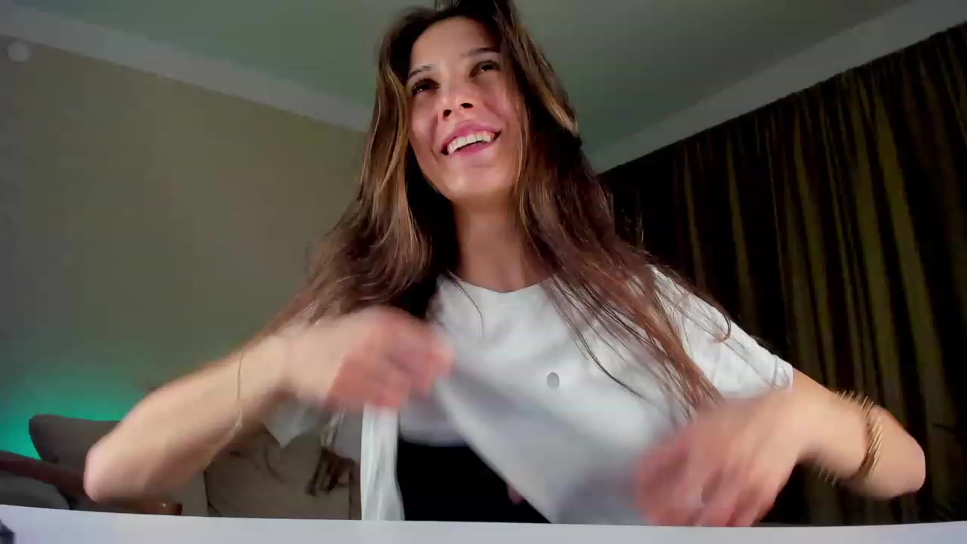 Gallery image thumbnail from A__N__A's myfreecams stream on, 01/21/2023, 24:05 image 20 of 20