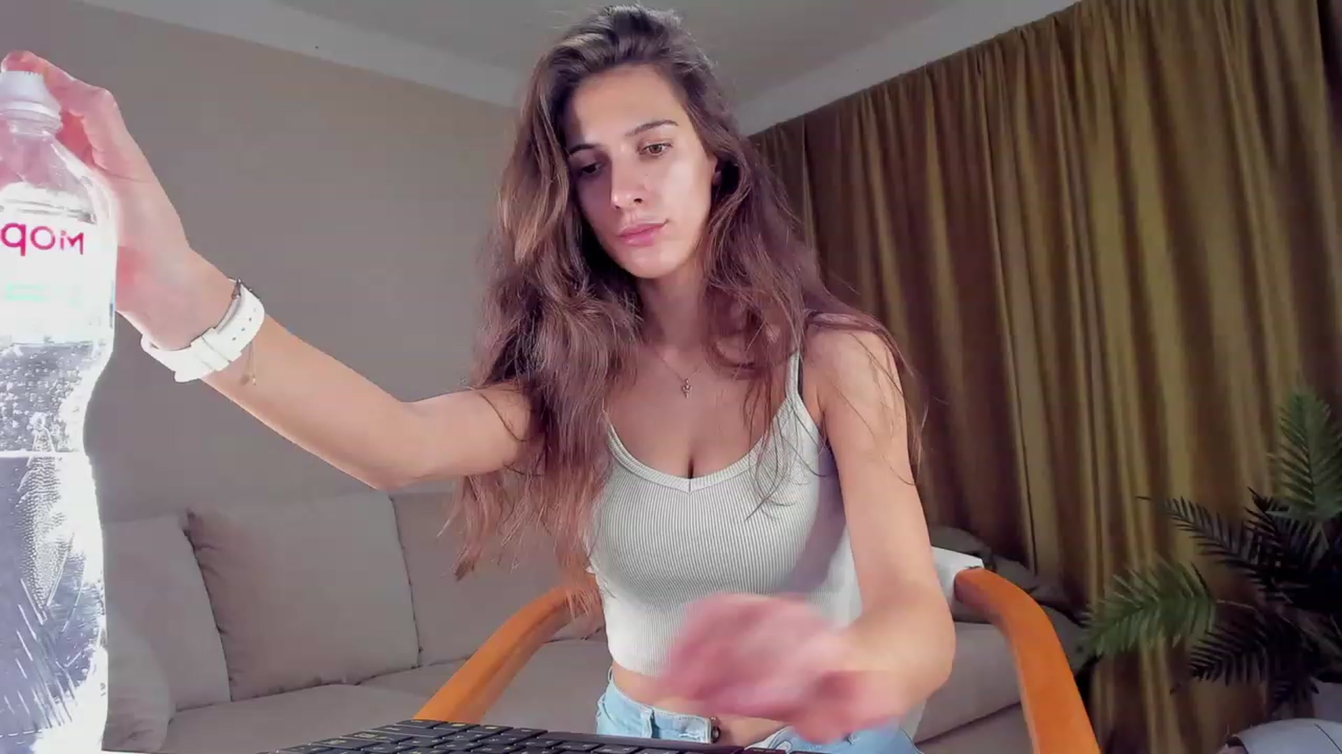 Gallery image thumbnail from A__N__A's myfreecams stream on, 01/29/2023, 16:41 image 2 of 20