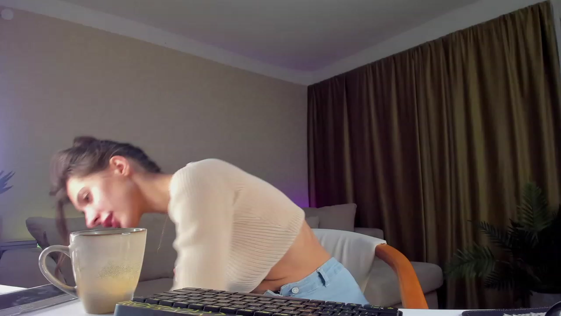 Gallery image thumbnail from A__N__A's myfreecams stream on, 01/30/2023, 18:03 image 4 of 20