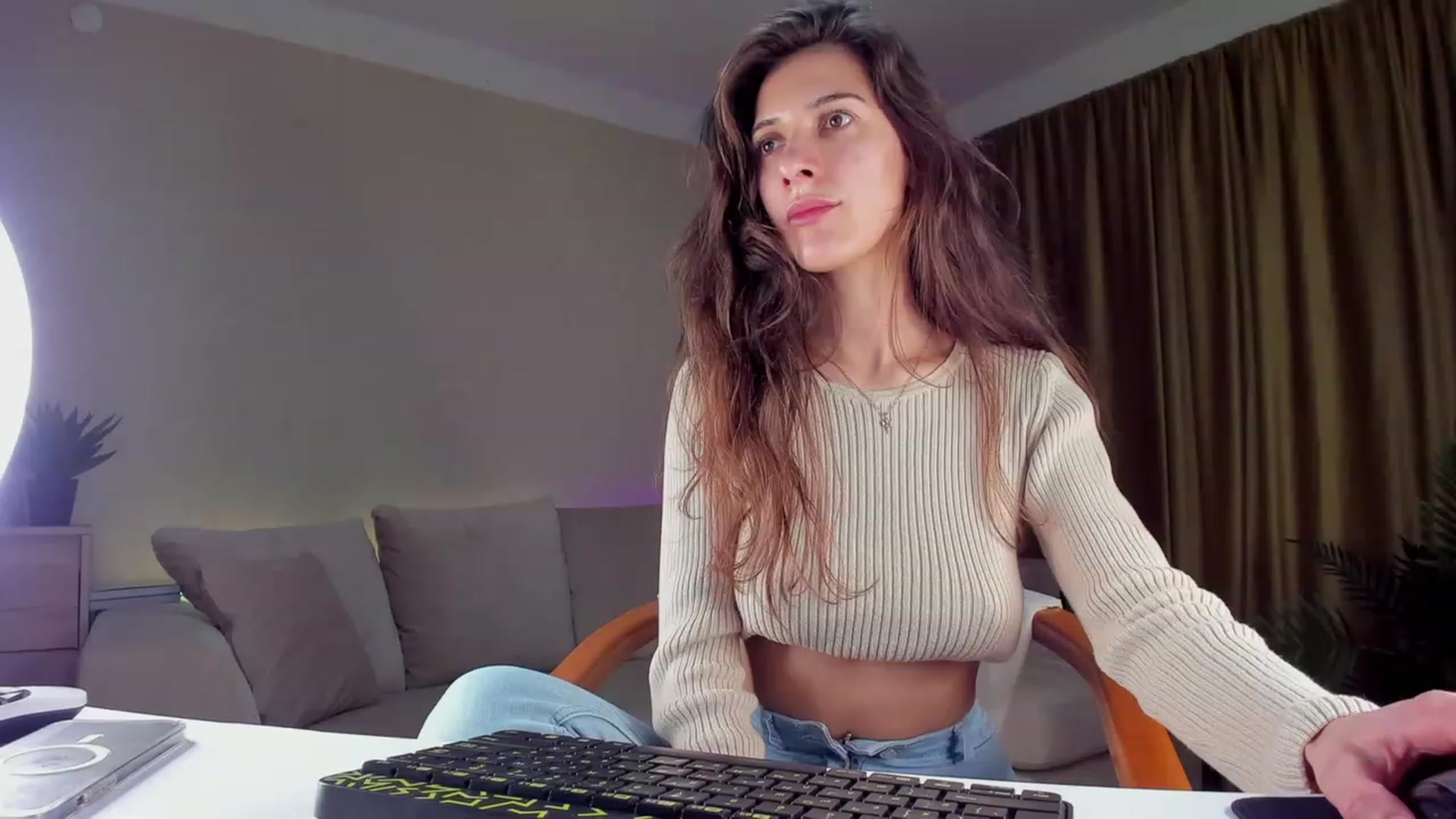 Gallery image thumbnail from A__N__A's myfreecams stream on, 01/30/2023, 18:03 image 11 of 20