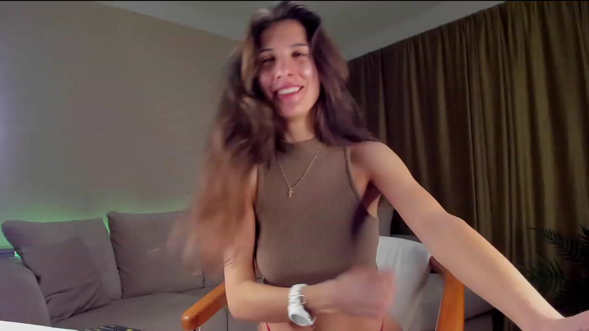 Gallery image thumbnail from A__N__A's myfreecams stream on, 01/31/2023, 16:32 image 16 of 20