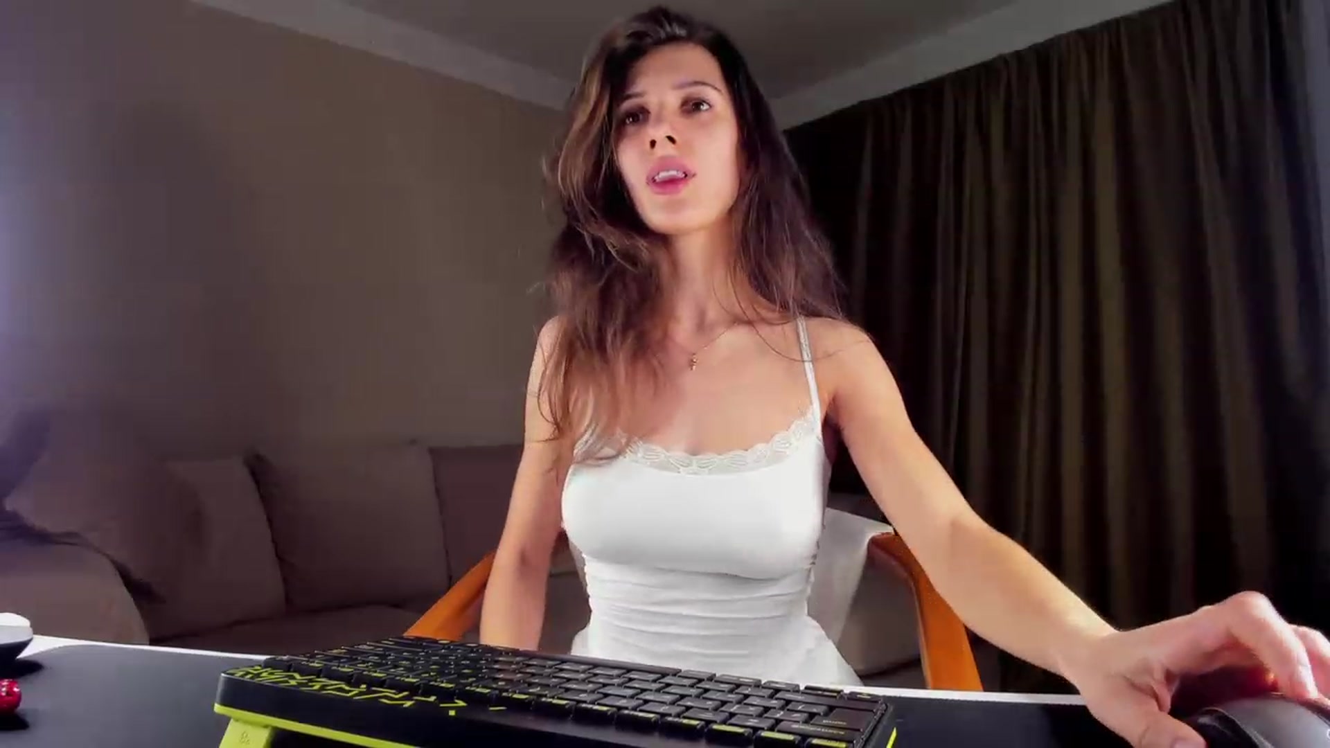 Gallery image thumbnail from A__N__A's myfreecams stream on, 02/05/2023, 18:08 image 6 of 20