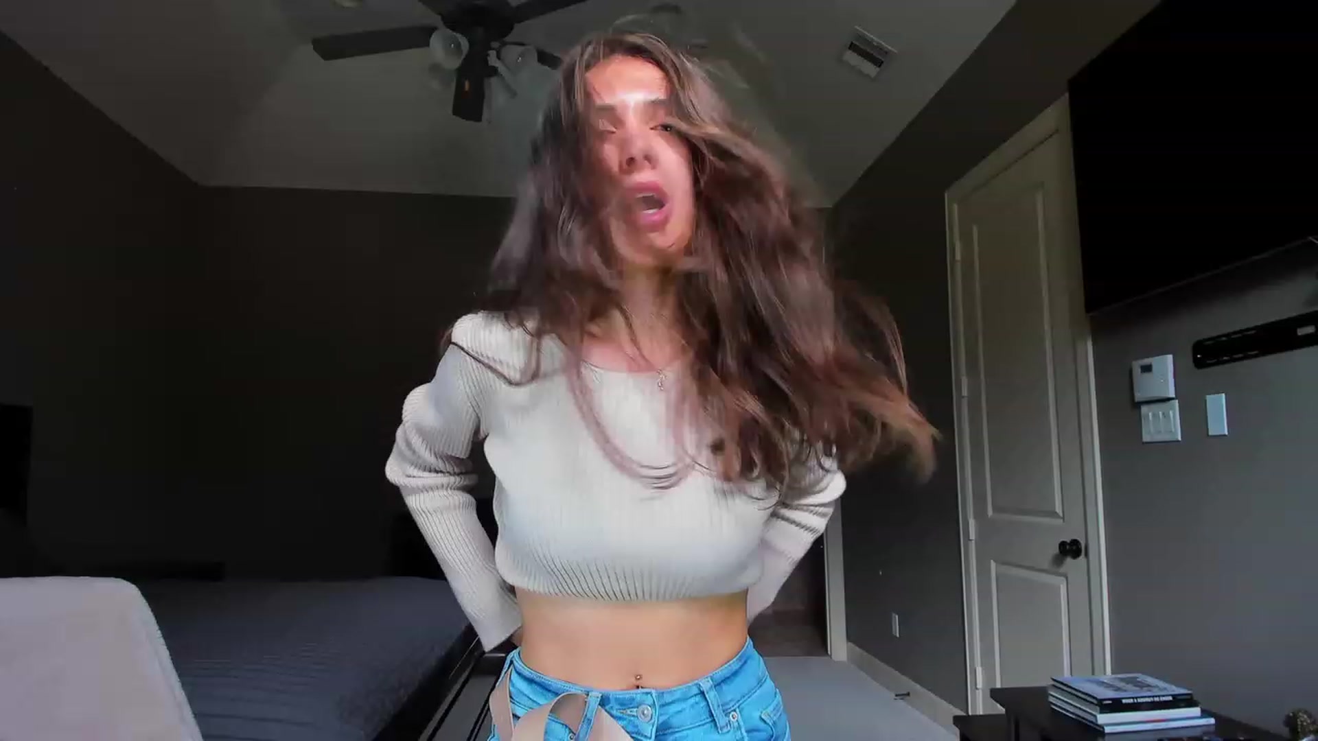 Gallery image thumbnail from A__N__A's myfreecams stream on, 04/26/2023, 19:48 image 19 of 20