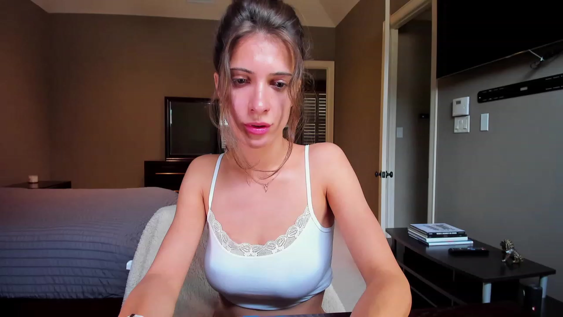 Gallery image thumbnail from A__N__A's myfreecams stream on, 04/27/2023, 15:05 image 14 of 20