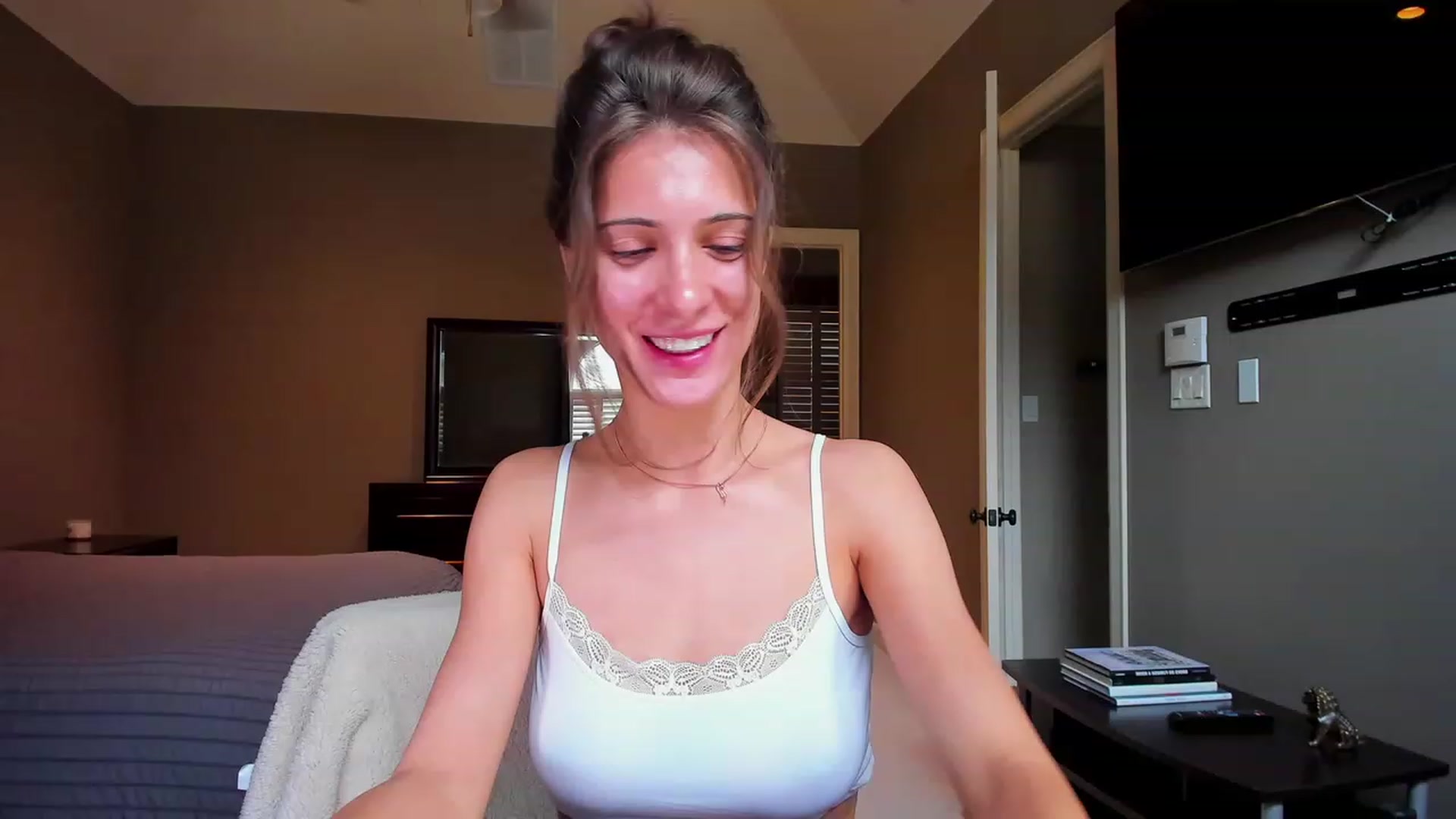 Gallery image thumbnail from A__N__A's myfreecams stream on, 04/27/2023, 15:05 image 10 of 20