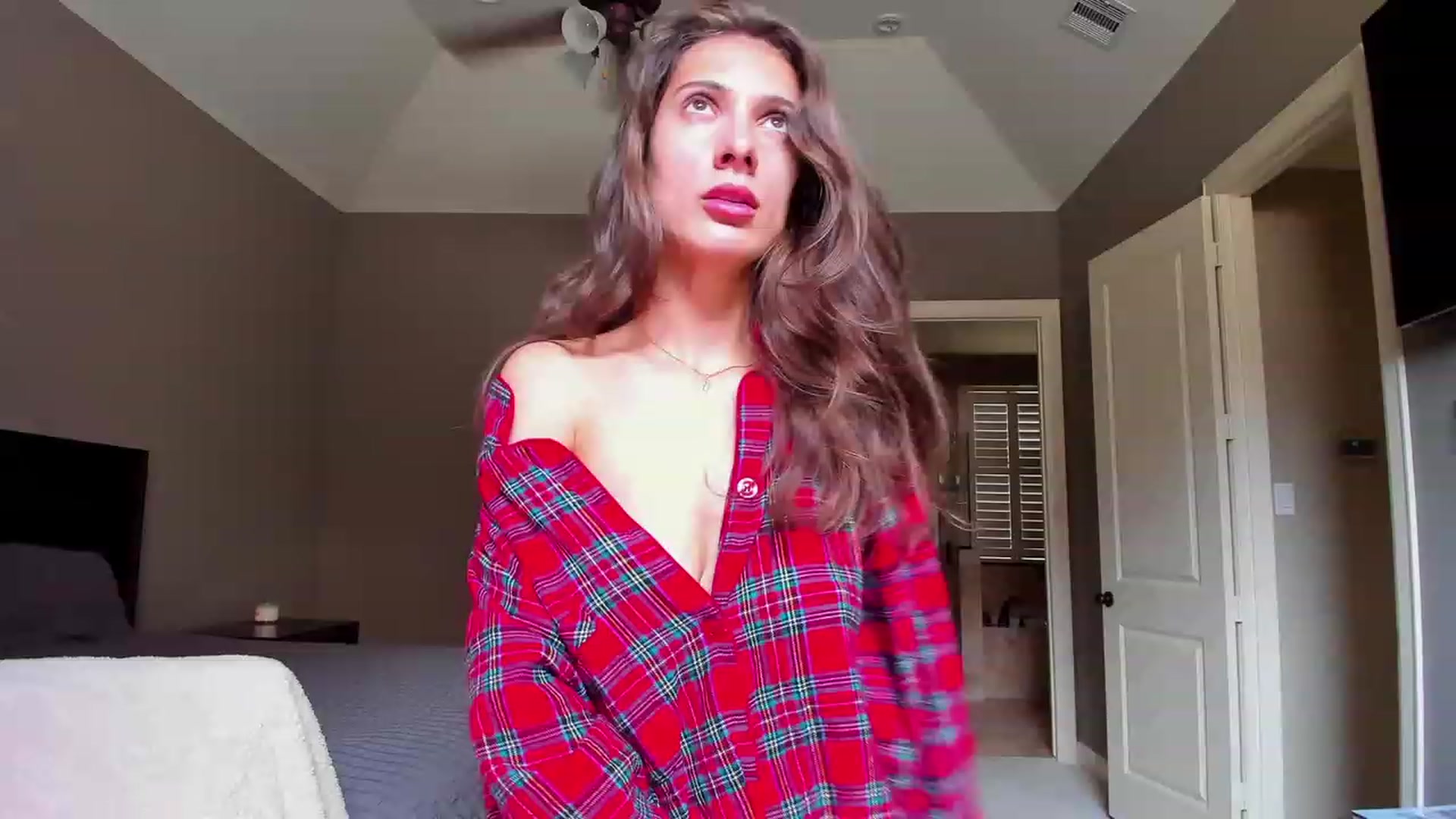 Gallery image thumbnail from A__N__A's myfreecams stream on, 04/27/2023, 17:17 image 4 of 20