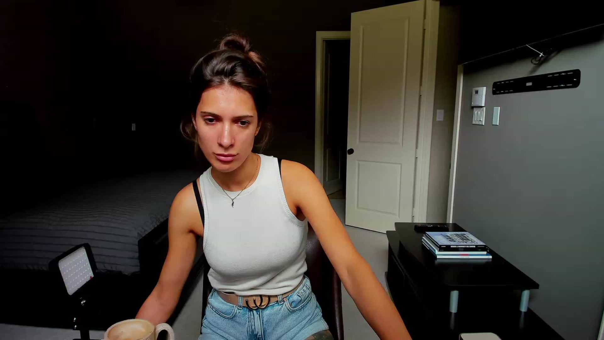 Gallery image thumbnail from A__N__A's myfreecams stream on, 05/05/2023, 17:33 image 2 of 20