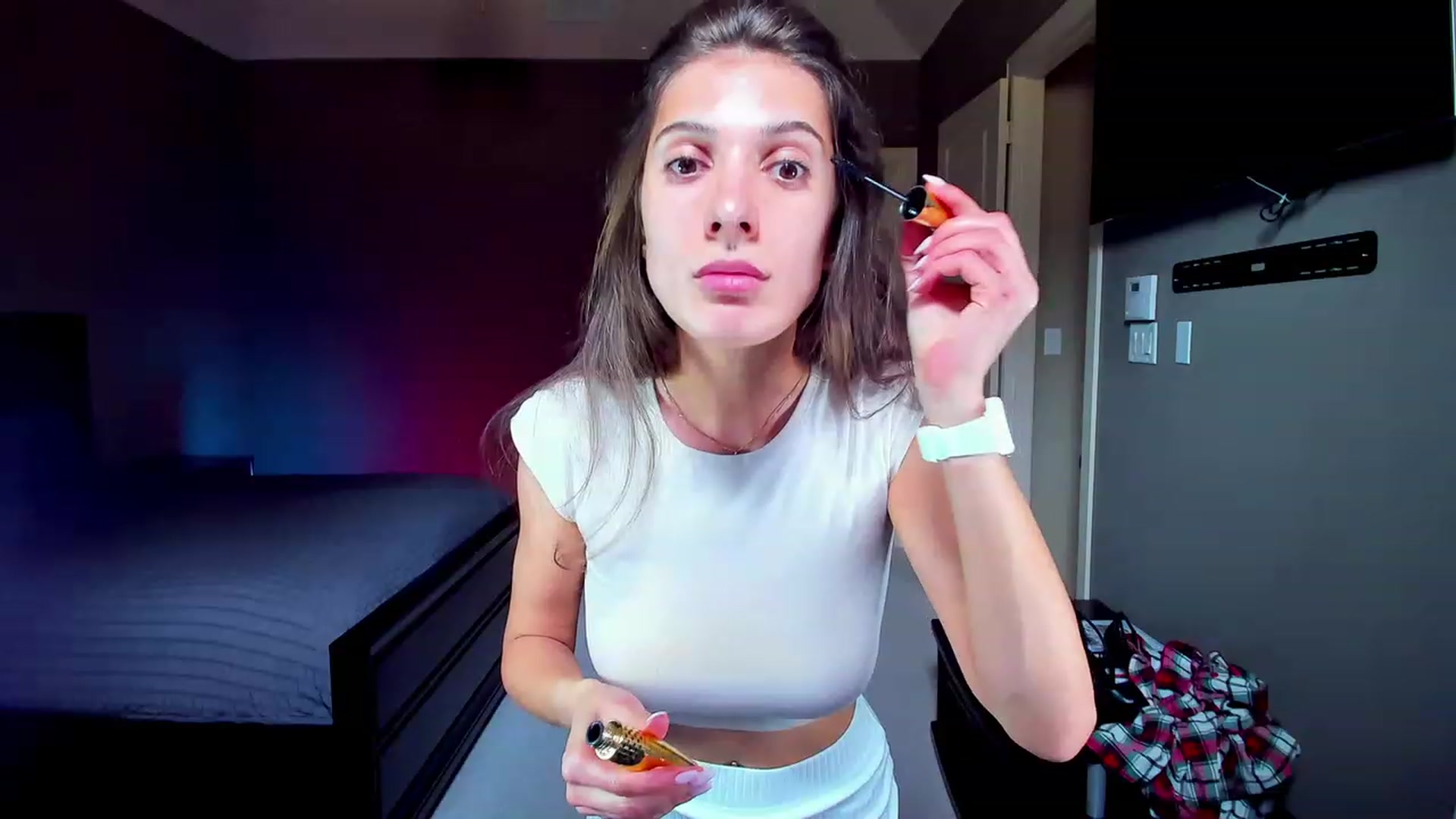 Gallery image thumbnail from A__N__A's myfreecams stream on, 05/08/2023, 20:24 image 18 of 20
