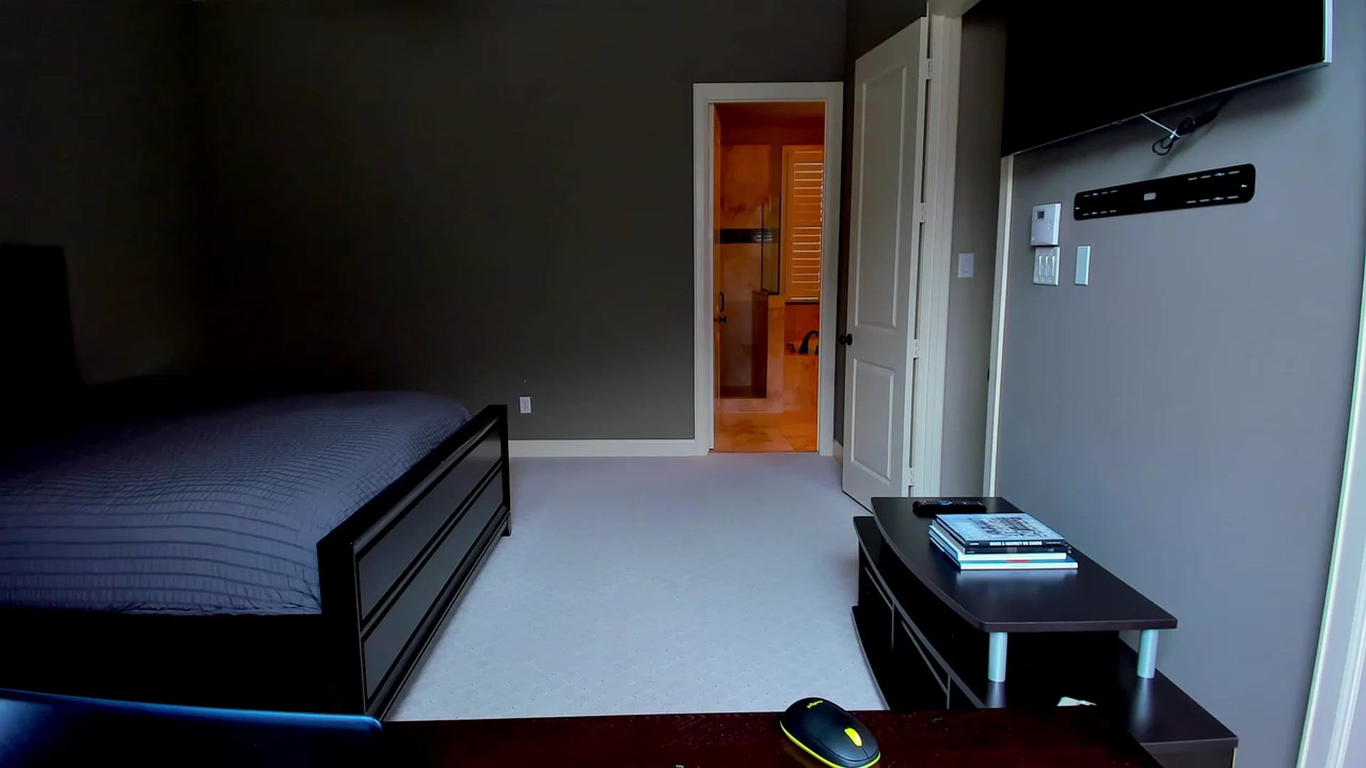 Gallery image thumbnail from A__N__A's myfreecams stream on, 05/09/2023, 20:15 image 17 of 20