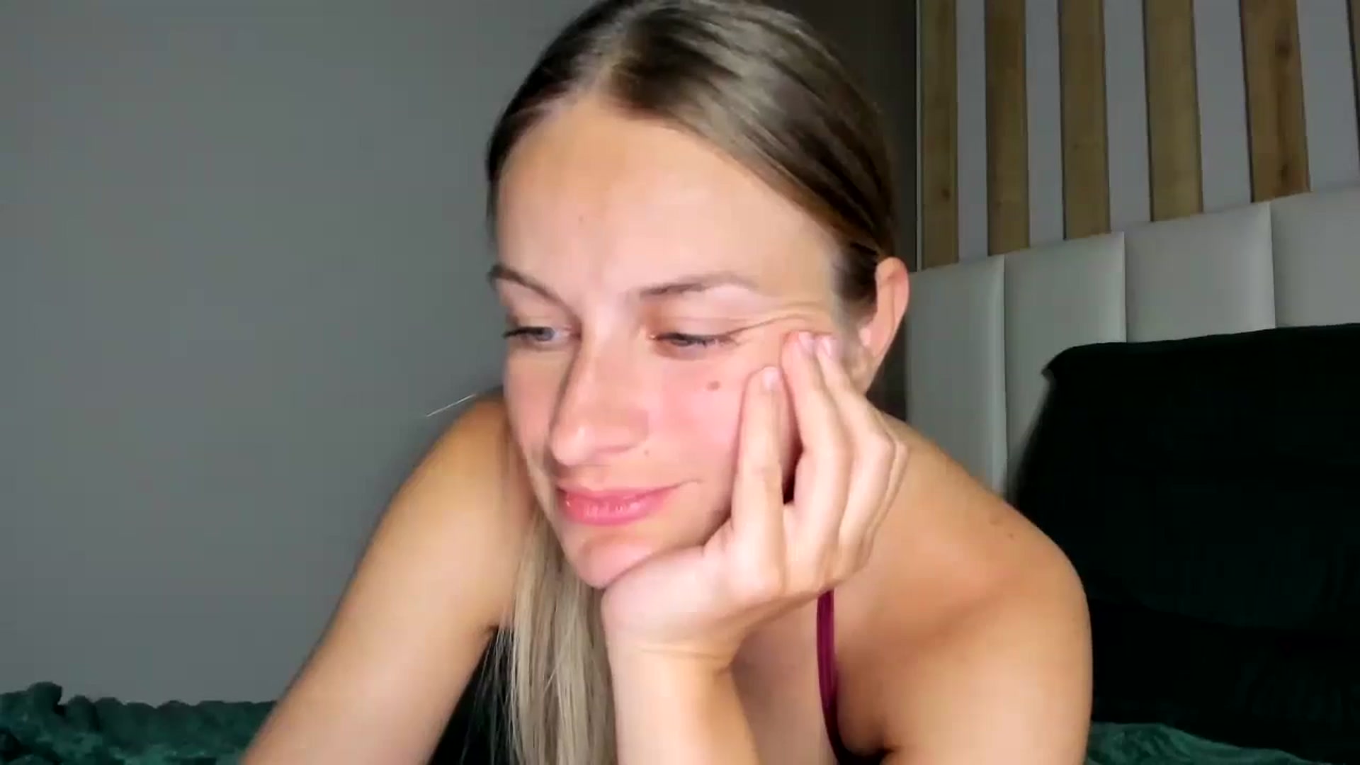 Gallery image thumbnail from A__traveler's myfreecams stream on, 08/03/2025, 19:56 image 14 of 20