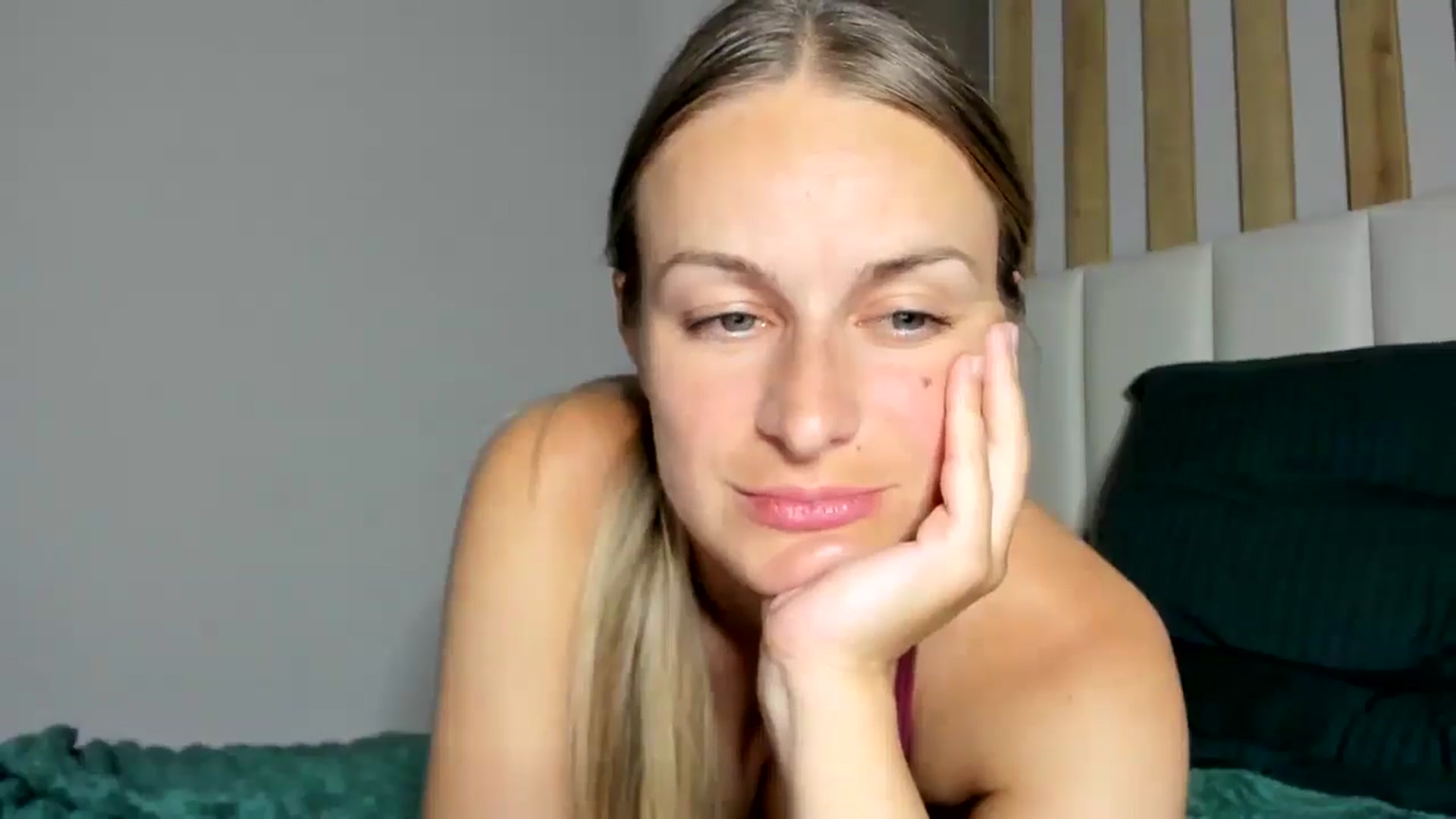 Gallery image thumbnail from A__traveler's myfreecams stream on, 08/03/2025, 19:56 image 15 of 20