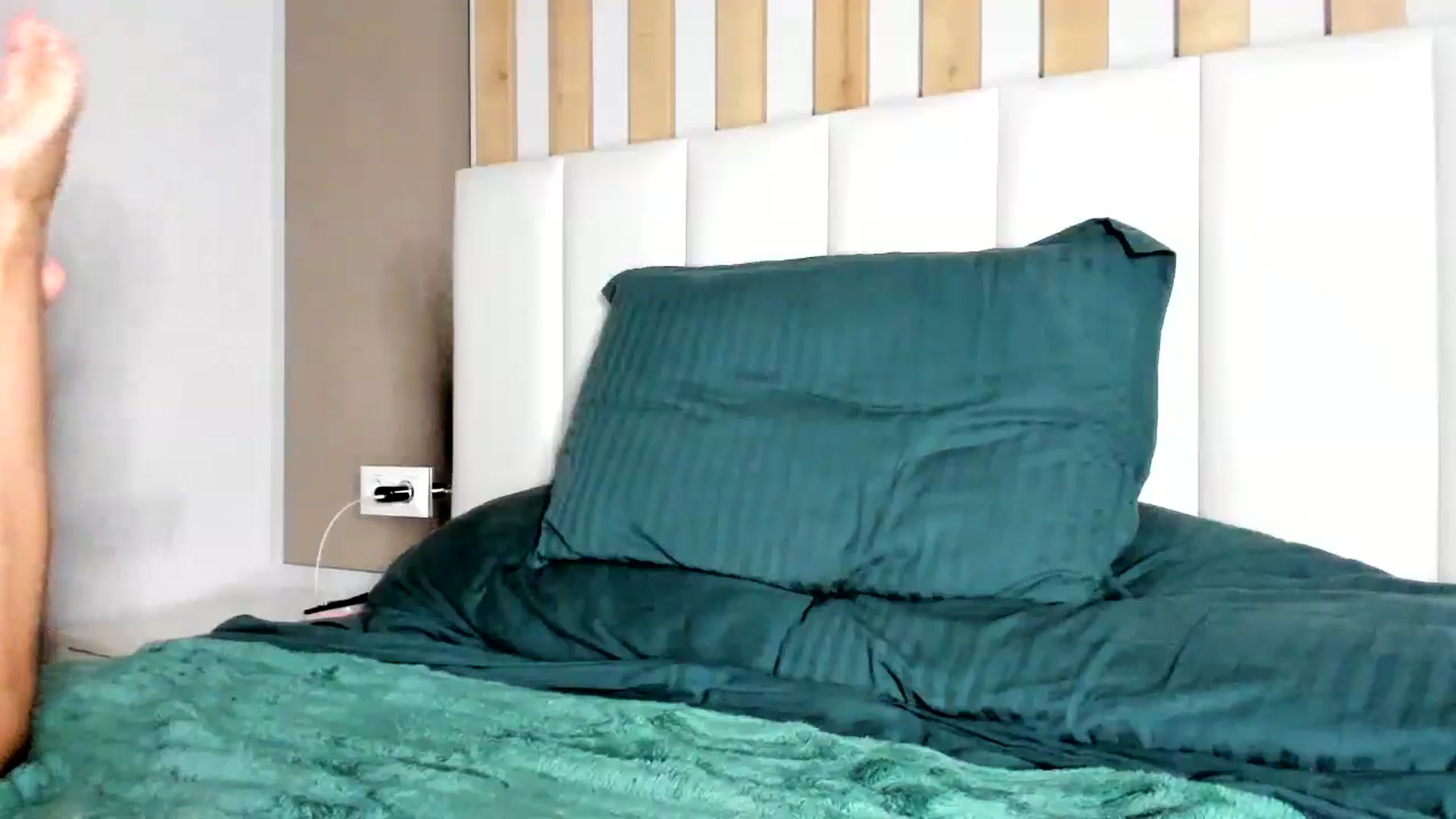 Gallery image thumbnail from A__traveler's myfreecams stream on, 08/03/2025, 19:56 image 4 of 20