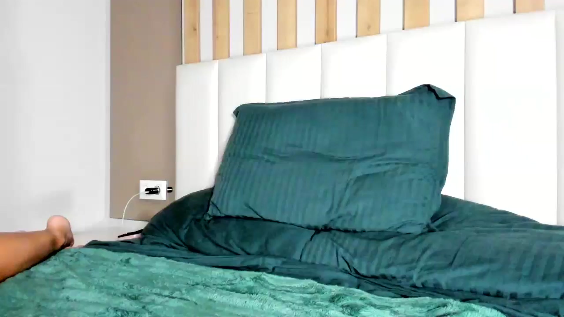 Gallery image thumbnail from A__traveler's myfreecams stream on, 08/03/2025, 19:56 image 1 of 20
