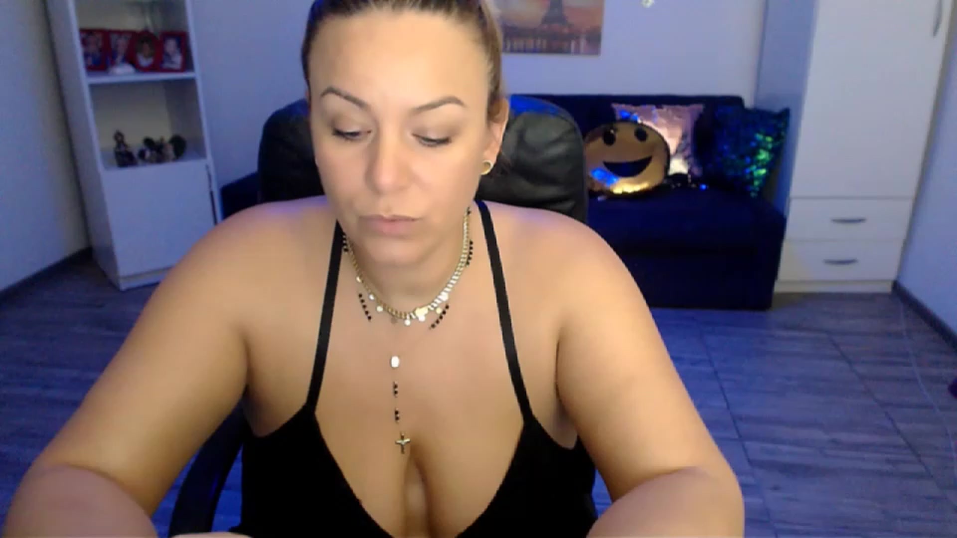 Gallery image thumbnail from A_baby_Boo's myfreecams stream on, 11/14/2022, 23:36 image 14 of 20
