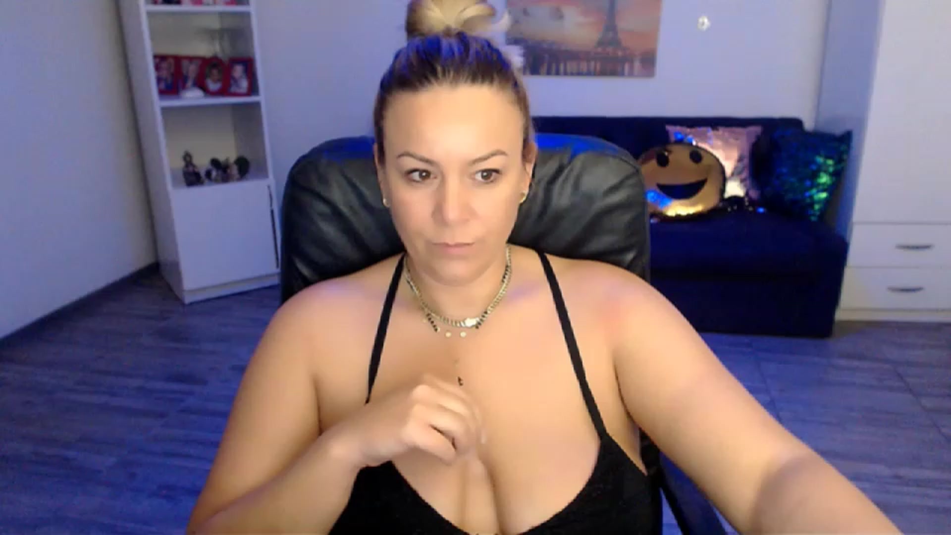 Gallery image thumbnail from A_baby_Boo's myfreecams stream on, 11/15/2022, 01:07 image 6 of 20