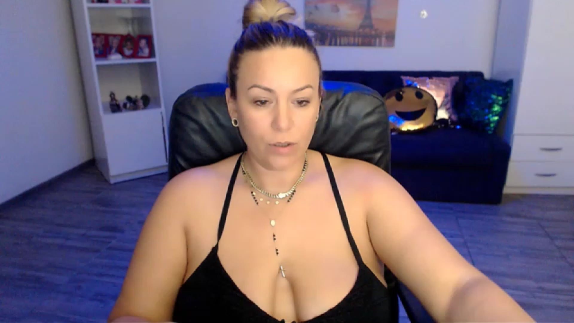 Gallery image thumbnail from A_baby_Boo's myfreecams stream on, 11/15/2022, 01:07 image 7 of 20