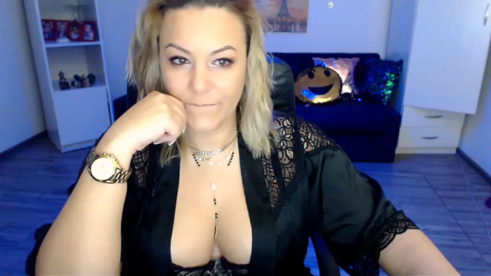 Gallery image thumbnail from A_baby_Boo's myfreecams stream on, 11/17/2022, 18:56 image 11 of 20