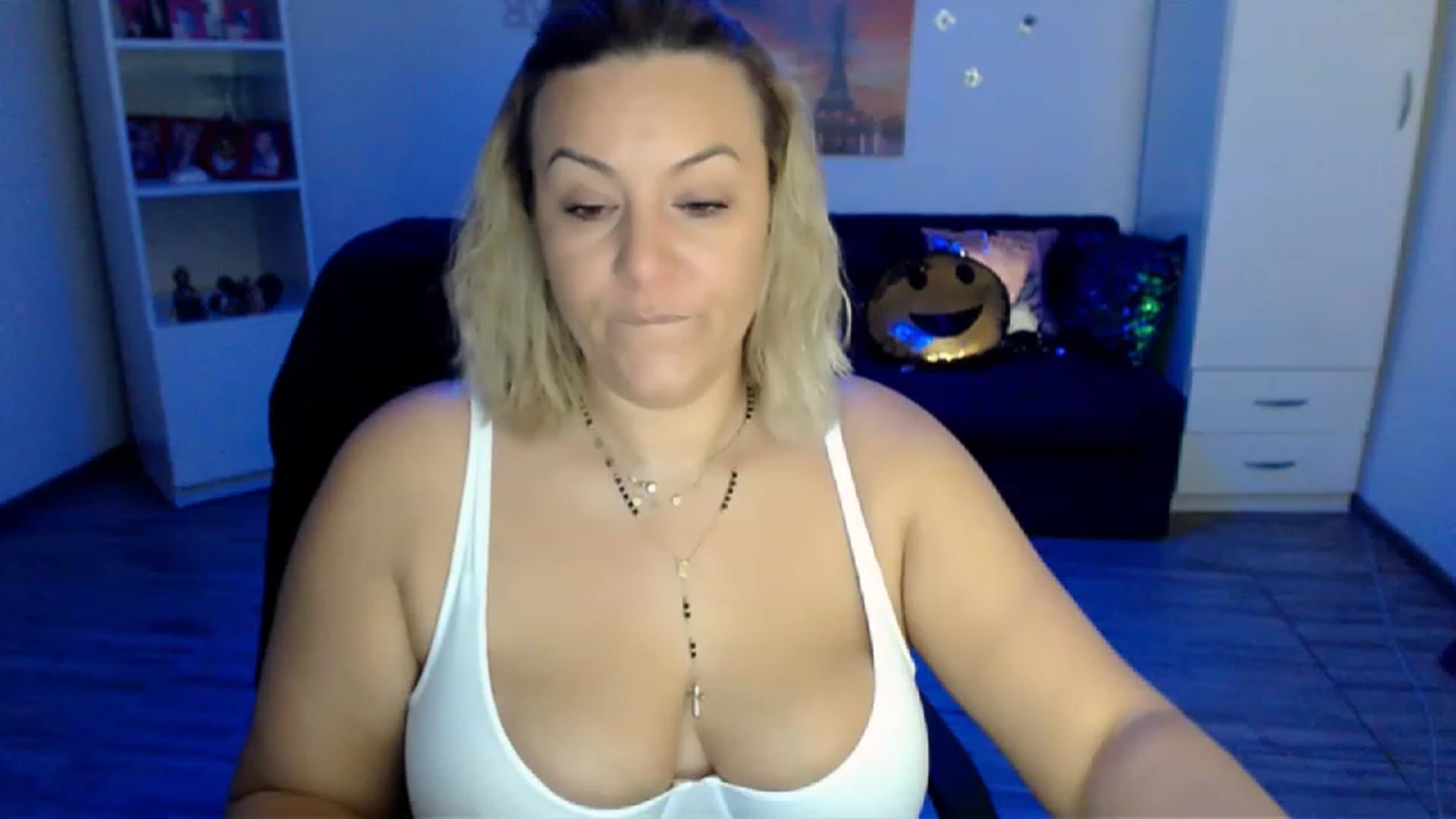 Gallery image thumbnail from A_baby_Boo's myfreecams stream on, 11/19/2022, 13:20 image 8 of 20