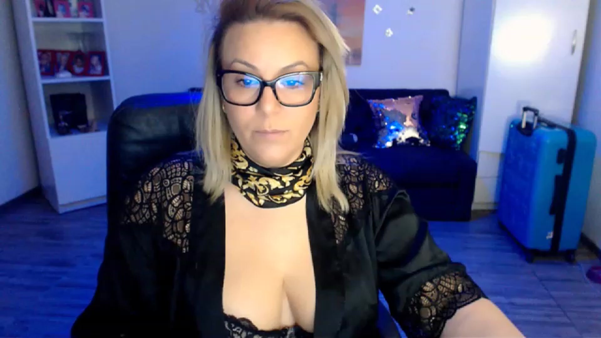 Gallery image thumbnail from A_baby_Boo's myfreecams stream on, 12/01/2022, 18:57 image 5 of 20