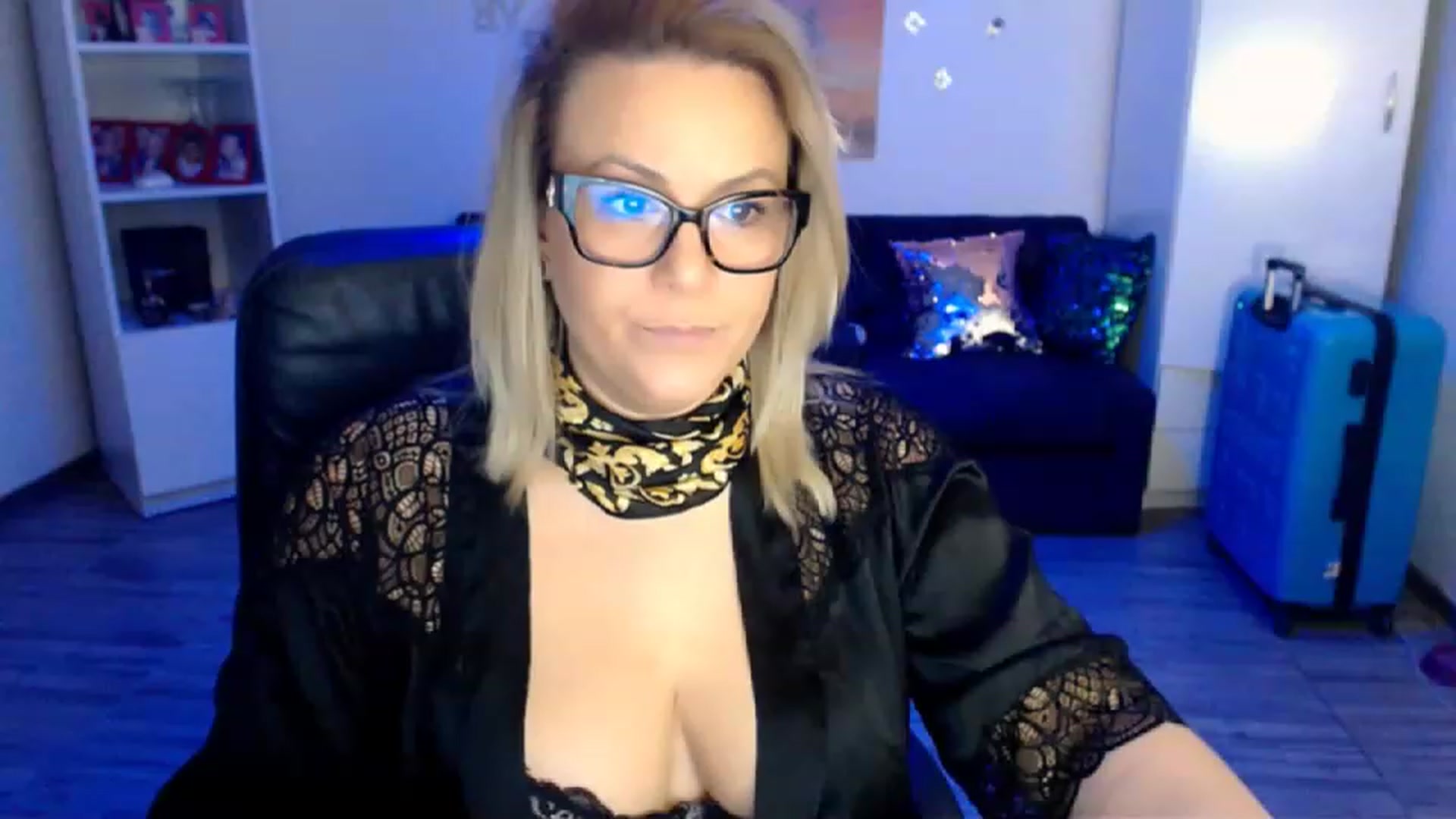 Gallery image thumbnail from A_baby_Boo's myfreecams stream on, 12/01/2022, 18:57 image 7 of 20