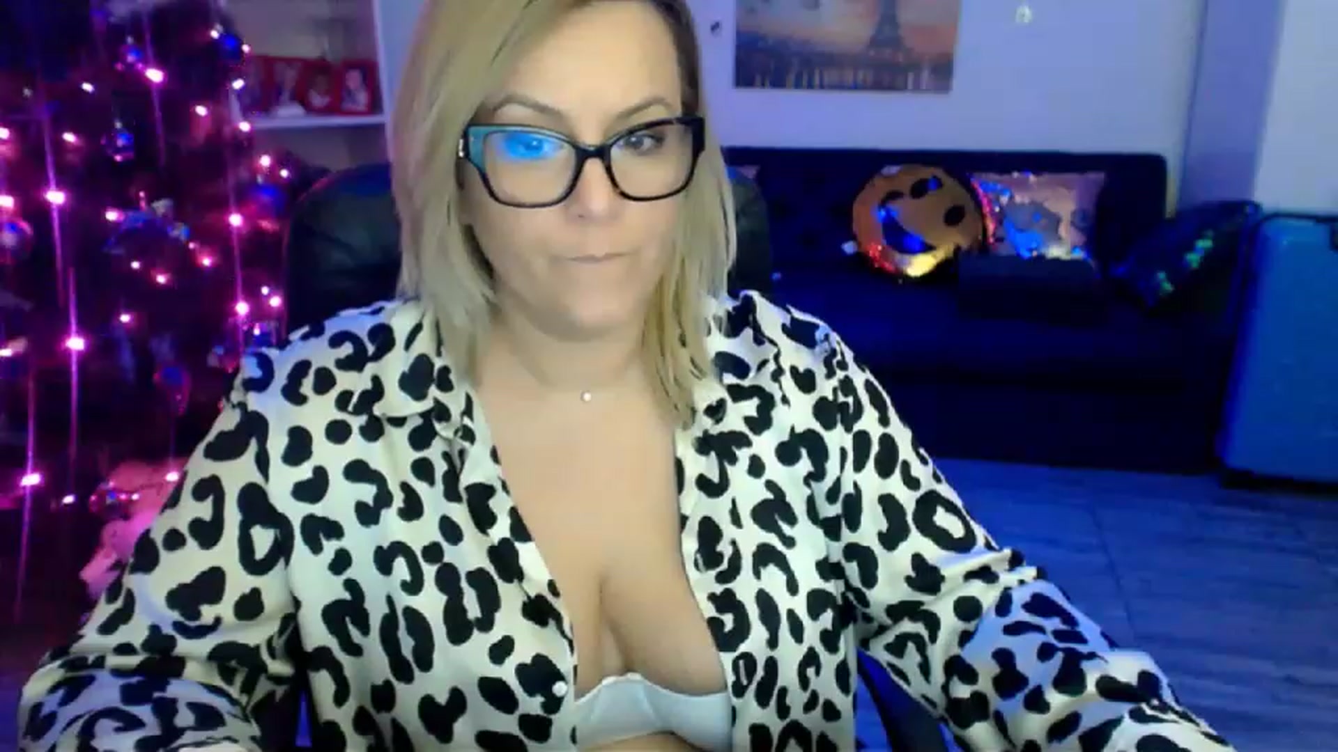 Gallery image thumbnail from A_baby_Boo's myfreecams stream on, 12/08/2022, 01:55 image 17 of 20