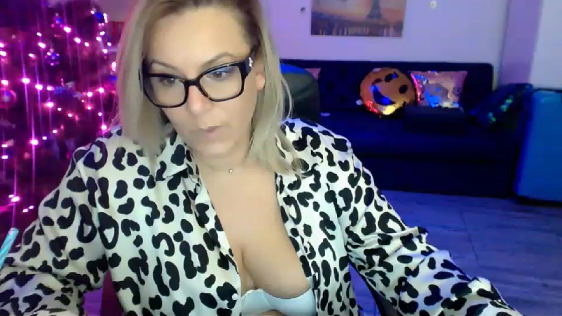 Gallery image thumbnail from A_baby_Boo's myfreecams stream on, 12/08/2022, 01:55 image 13 of 20