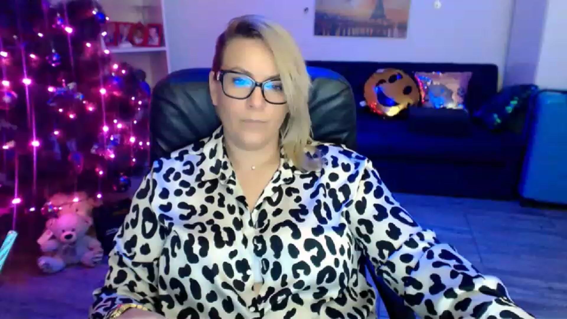Gallery image thumbnail from A_baby_Boo's myfreecams stream on, 12/08/2022, 01:55 image 12 of 20