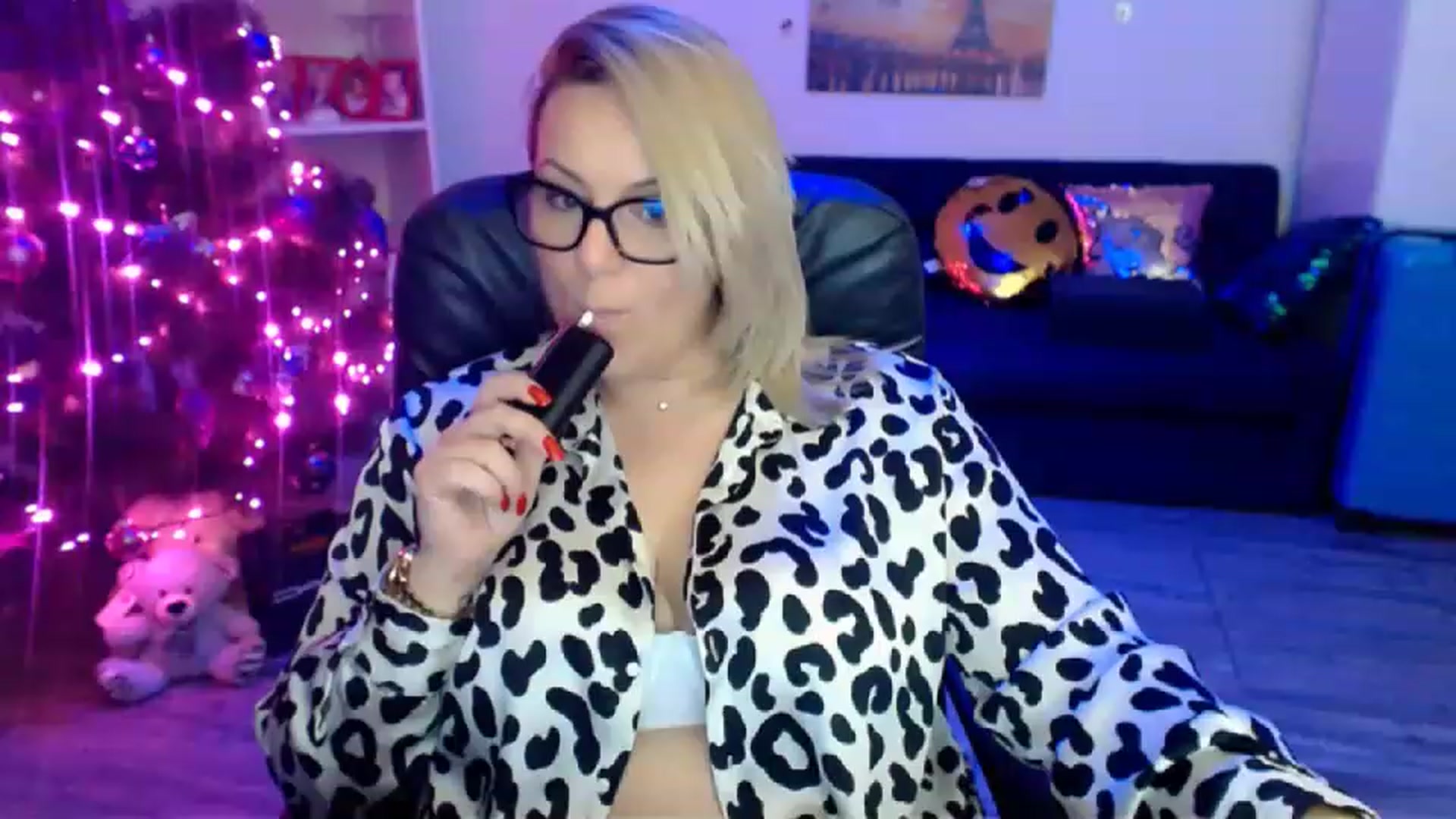 Gallery image thumbnail from A_baby_Boo's myfreecams stream on, 12/08/2022, 01:55 image 7 of 20