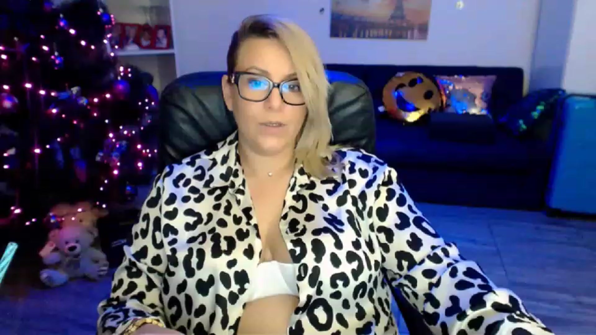 Gallery image thumbnail from A_baby_Boo's myfreecams stream on, 12/08/2022, 01:55 image 9 of 20