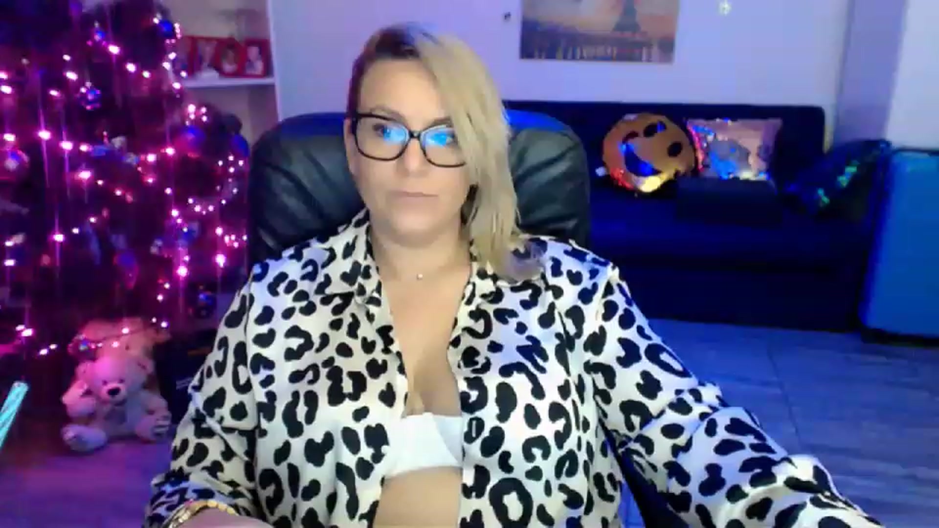 Gallery image thumbnail from A_baby_Boo's myfreecams stream on, 12/08/2022, 01:55 image 10 of 20