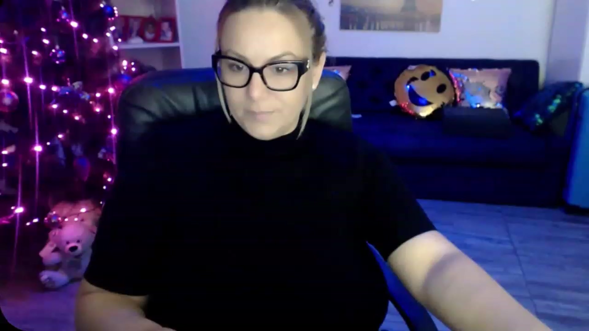 Gallery image thumbnail from A_baby_Boo's myfreecams stream on, 12/08/2022, 14:28 image 18 of 20