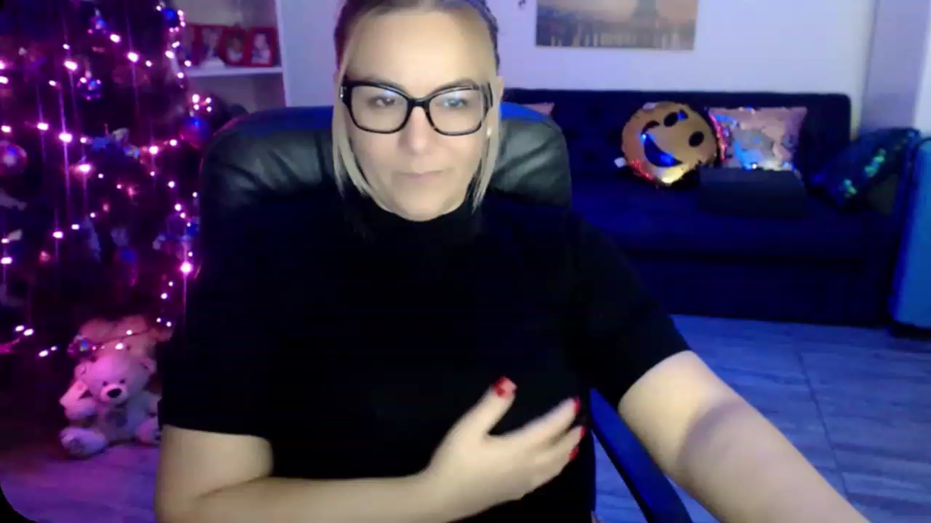 Gallery image thumbnail from A_baby_Boo's myfreecams stream on, 12/08/2022, 15:03 image 8 of 20
