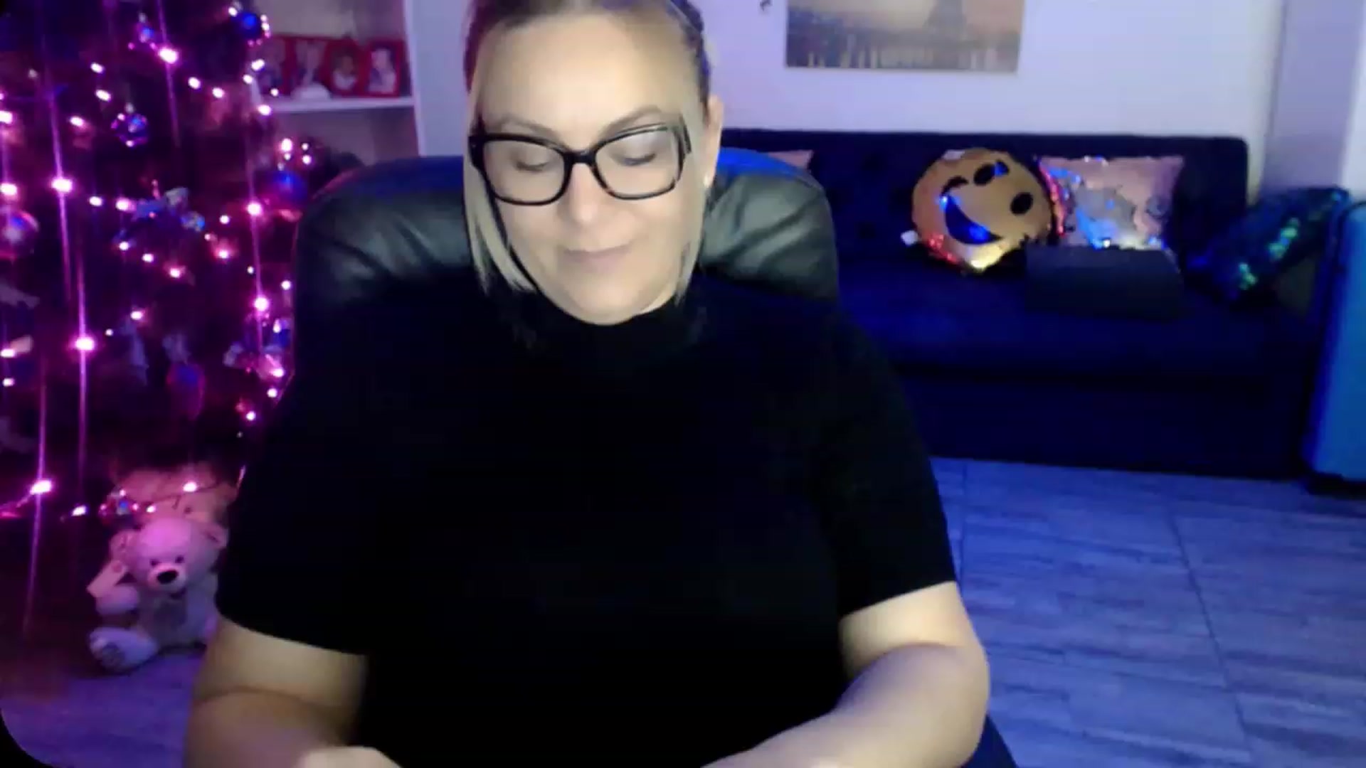 Gallery image thumbnail from A_baby_Boo's myfreecams stream on, 12/08/2022, 15:03 image 7 of 20