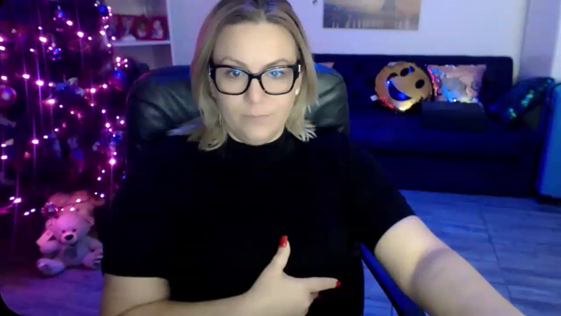 Gallery image thumbnail from A_baby_Boo's myfreecams stream on, 12/08/2022, 15:03 image 3 of 20