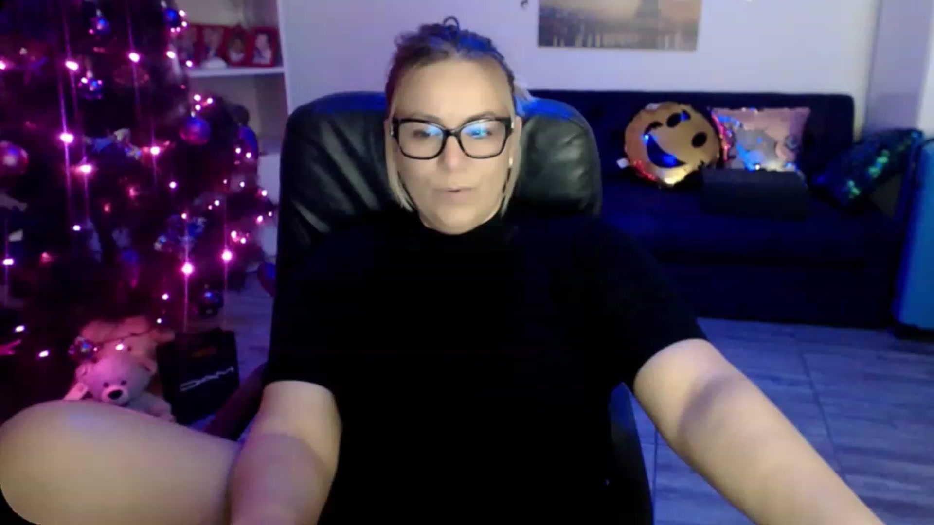 Gallery image thumbnail from A_baby_Boo's myfreecams stream on, 12/08/2022, 15:03 image 19 of 20